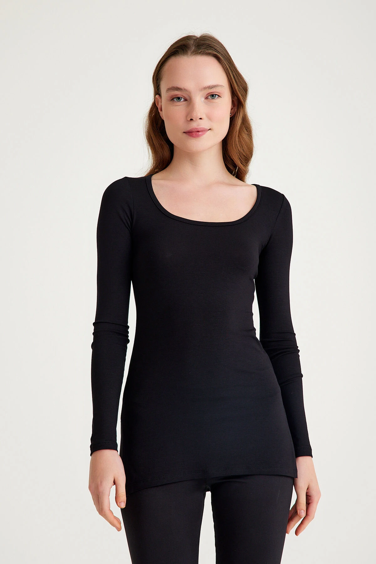 Mh Uzun Kollu Açık Yaka Yırtmaçlı Siyah T-shirt Body