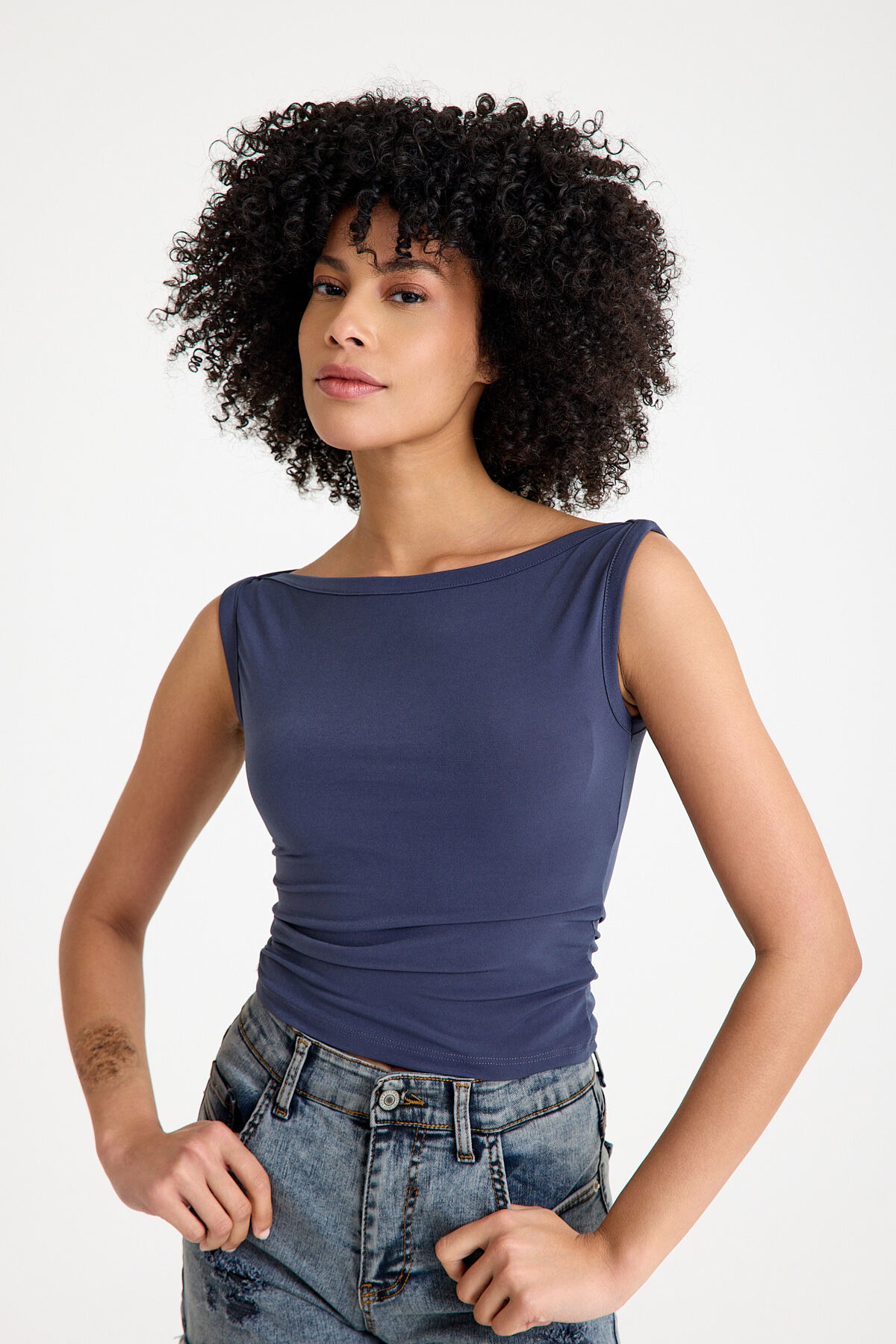 Kadın Bluz Kayık Yaka Sıfır Kol Crop Top