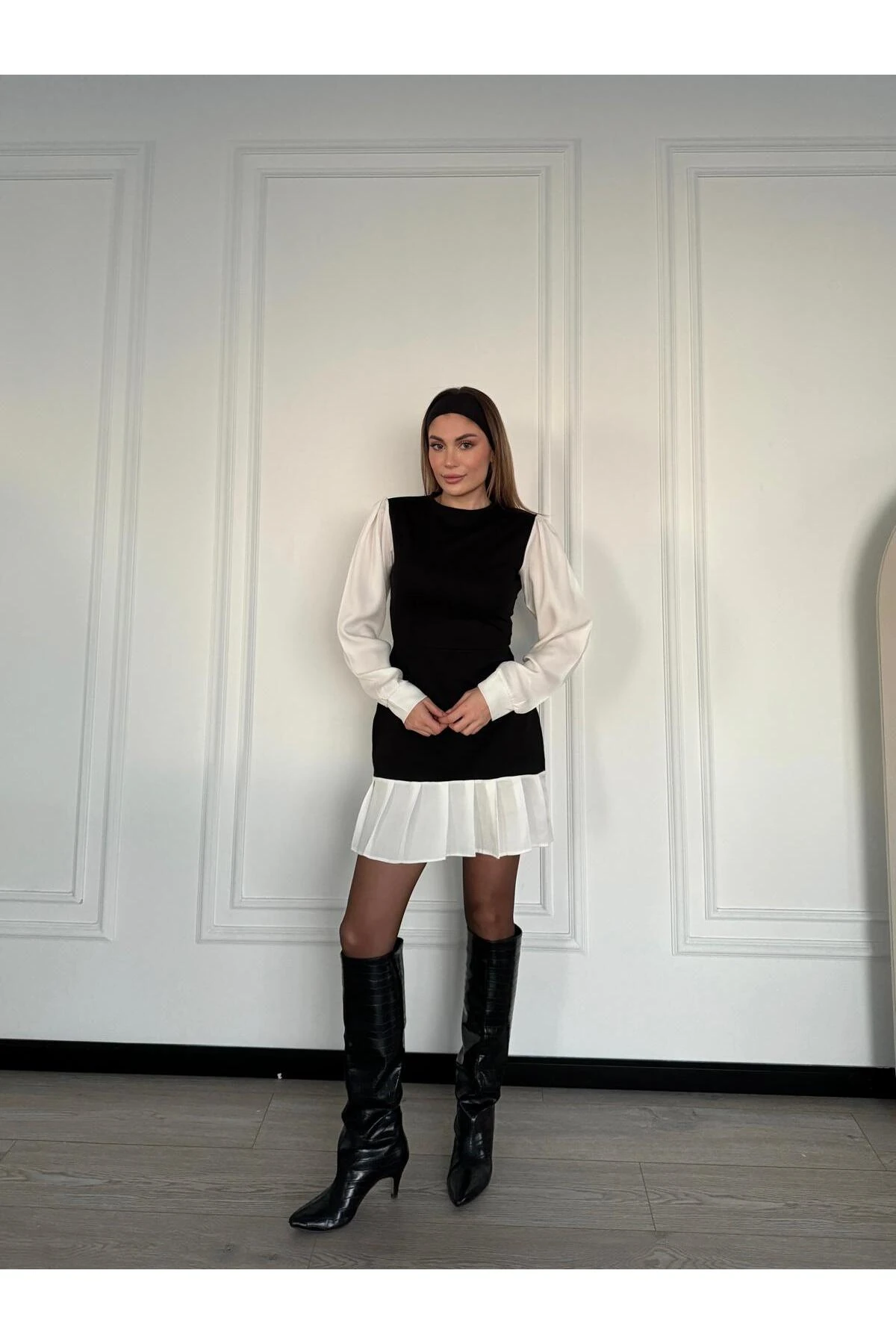 SİYAH PİLELİ MİNİ ELBİSE