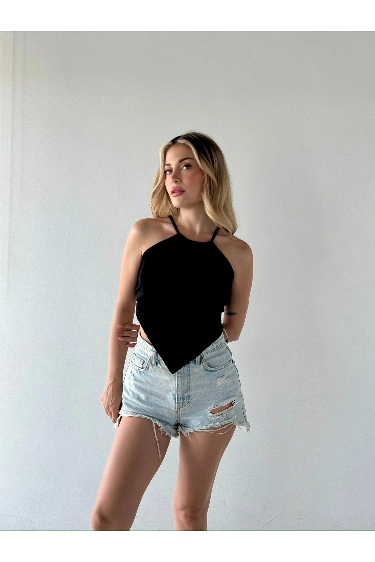 Ajur Üçgen Kesim Kadın Crop Bluz