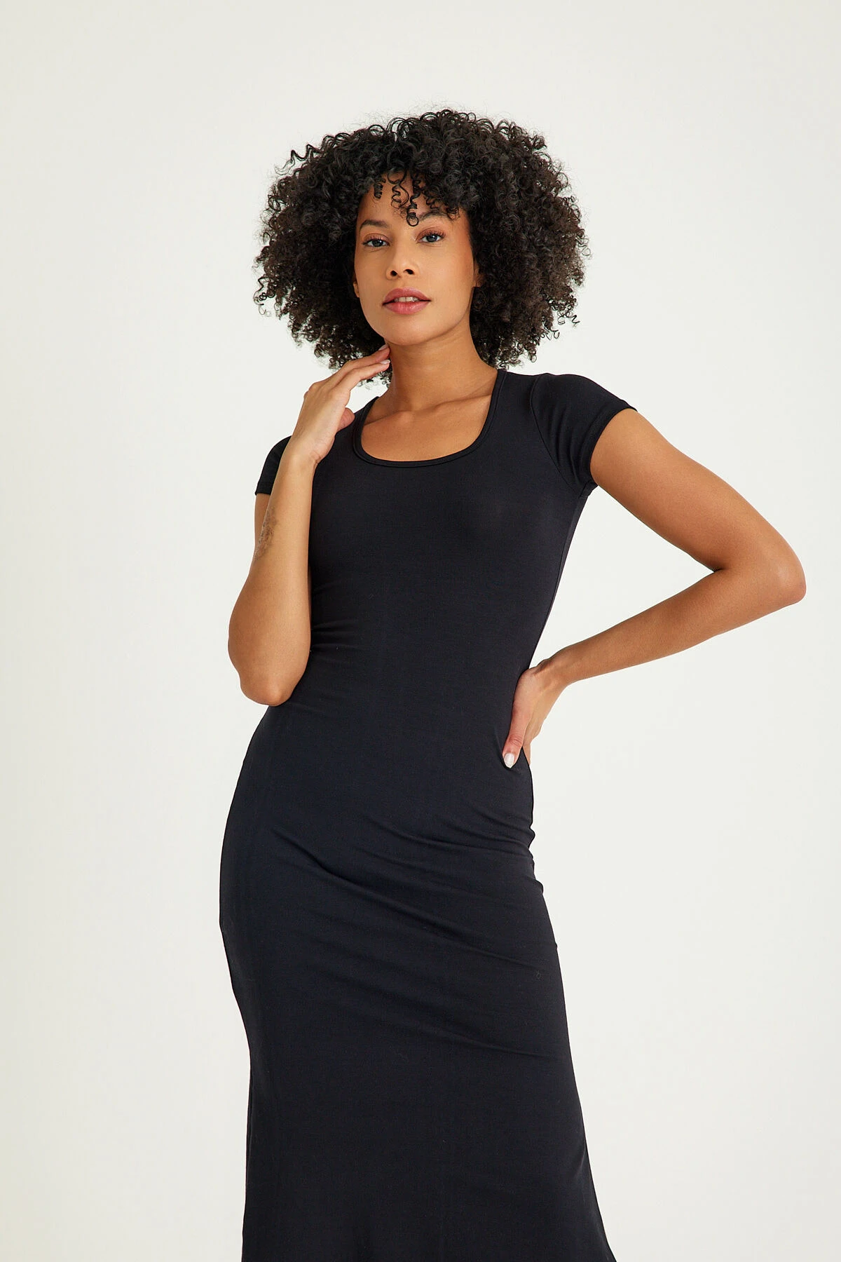 Mh Kısa Kollu Yırtmaç Detaylı Kare Yaka Elbise