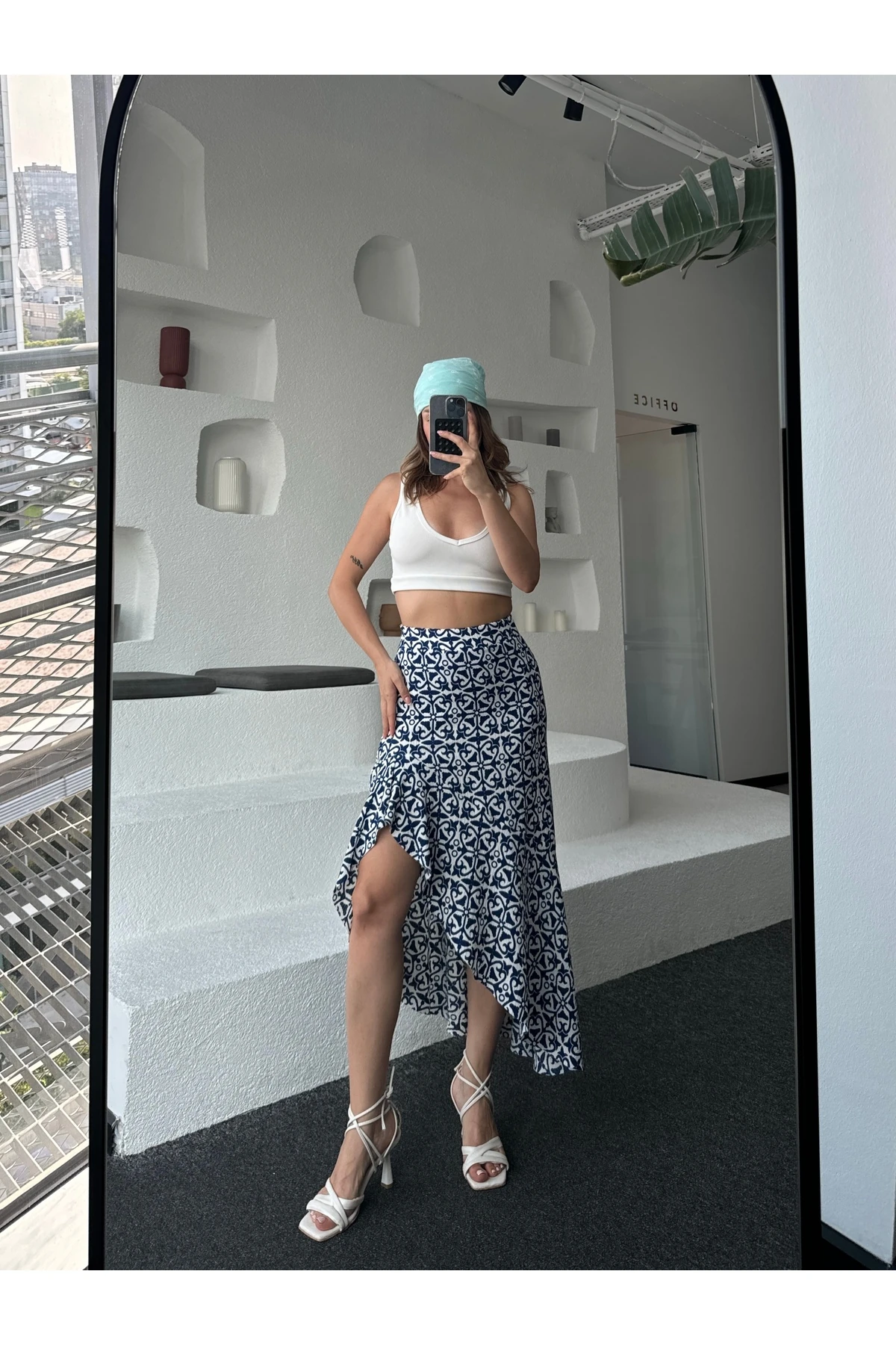 Mavi-Beyaz Desenli Asimetrik Bürümcük Etek