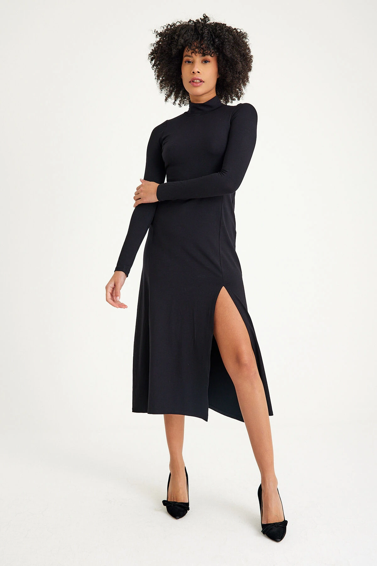 Mh Uzun Kollu Derin Yırtmaçlı Kapalı Yaka Elbise