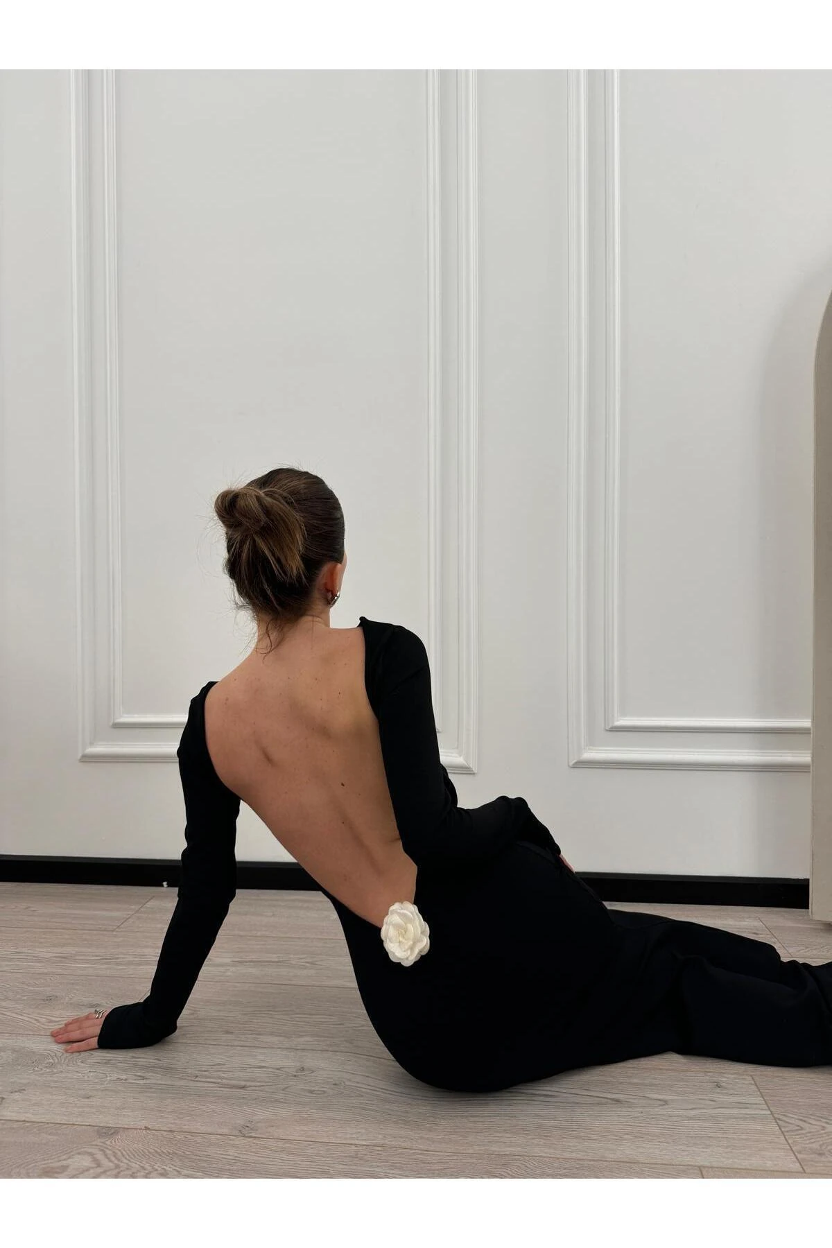 DERİN SIRT DEKOLTELİ ELBİSE