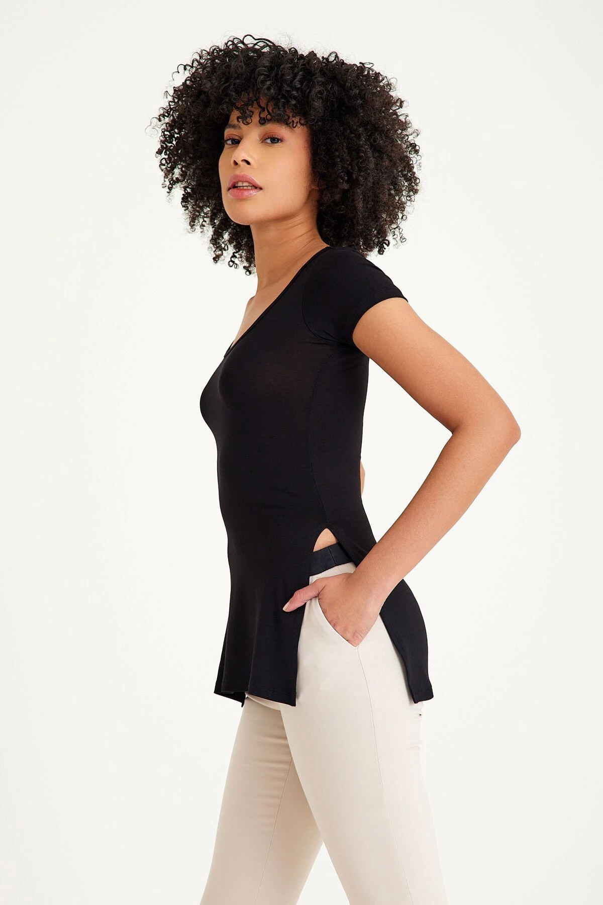 Mh U Yaka Yırtmaçlı Siyah T-shirt Body