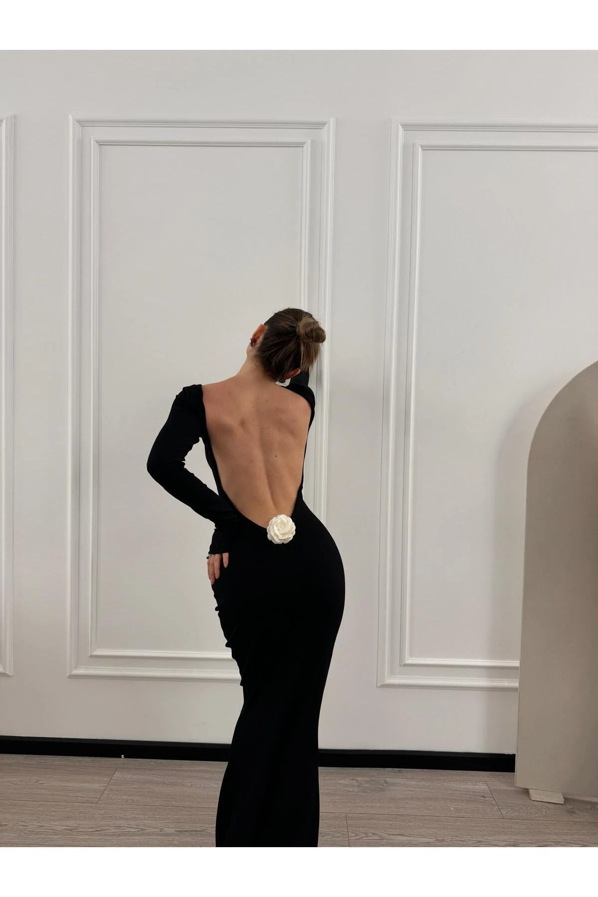 DERİN SIRT DEKOLTELİ ELBİSE