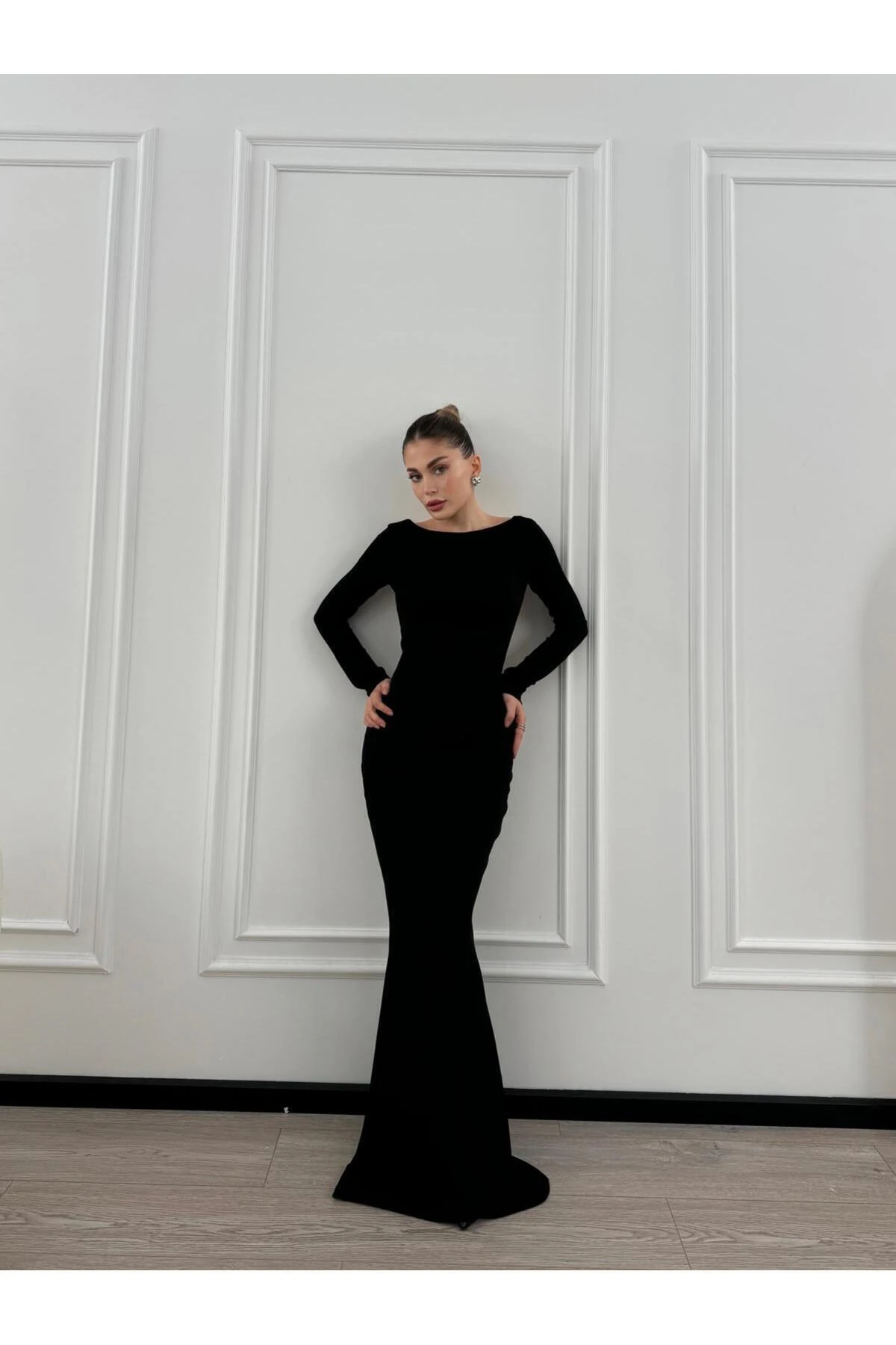 DERİN SIRT DEKOLTELİ ELBİSE