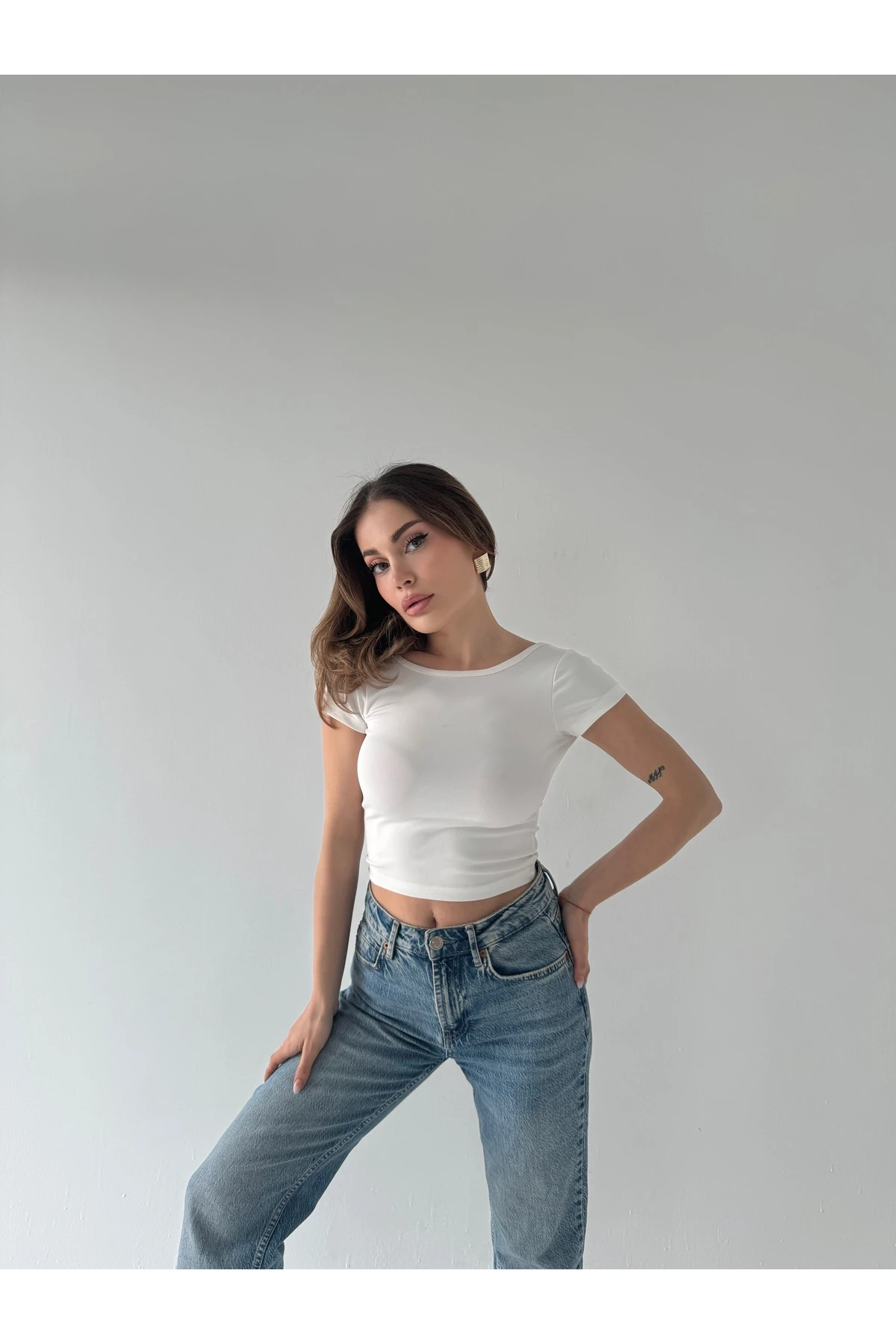 Kadın Ekru Sırt Dekolteli Kısa Kollu Crop