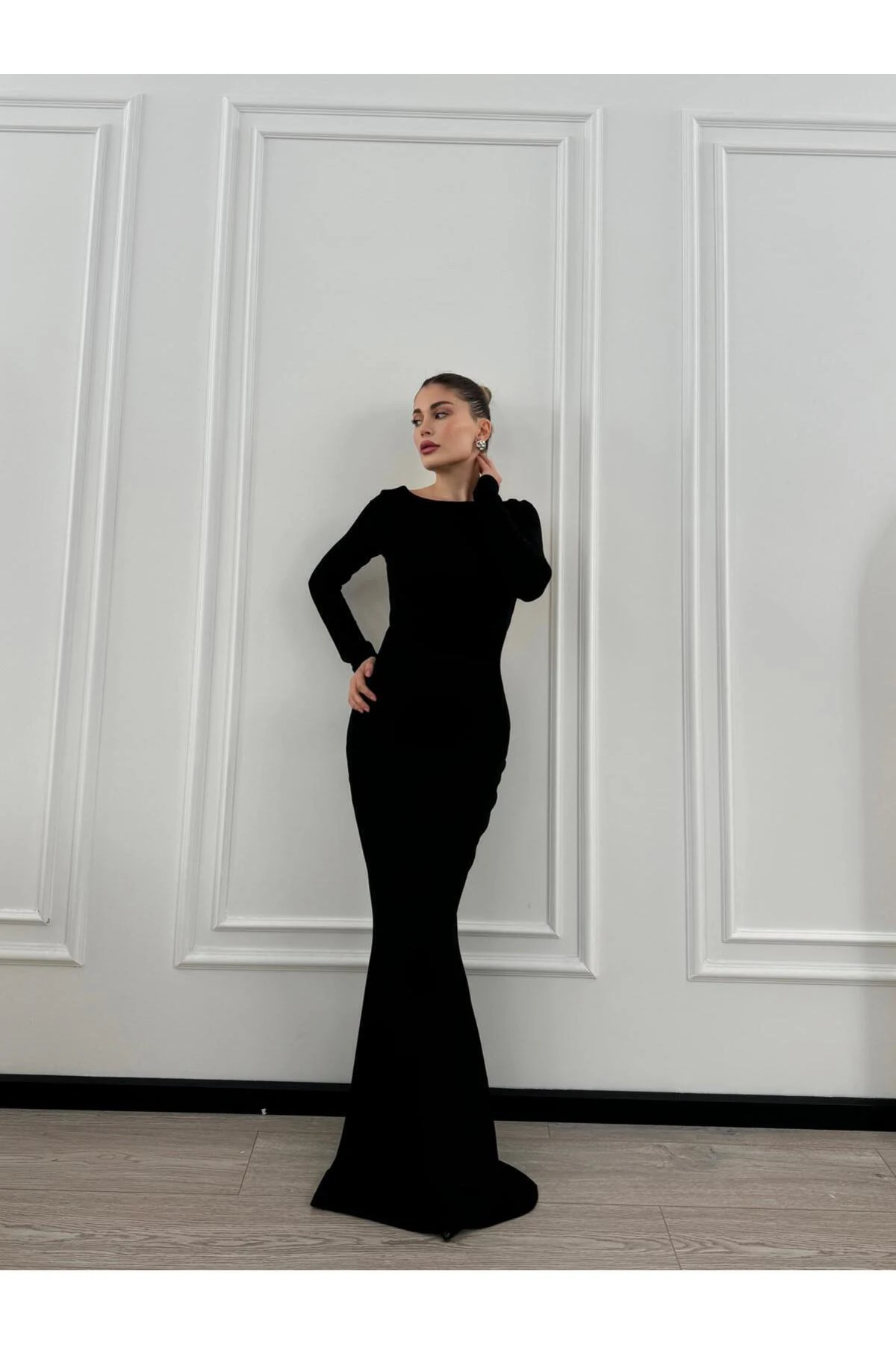 DERİN SIRT DEKOLTELİ ELBİSE