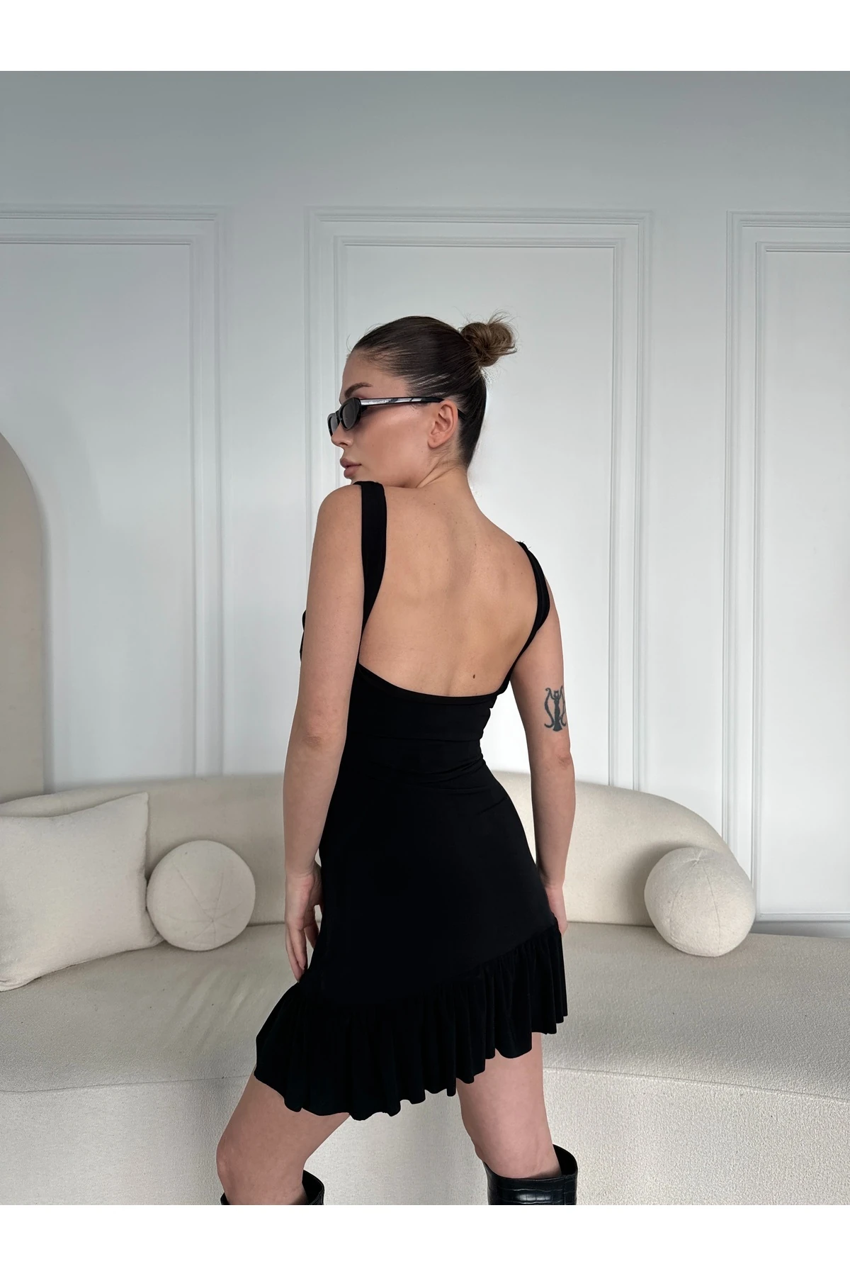 Kadın Sırt Dekolteli Mini Siyah Elbise