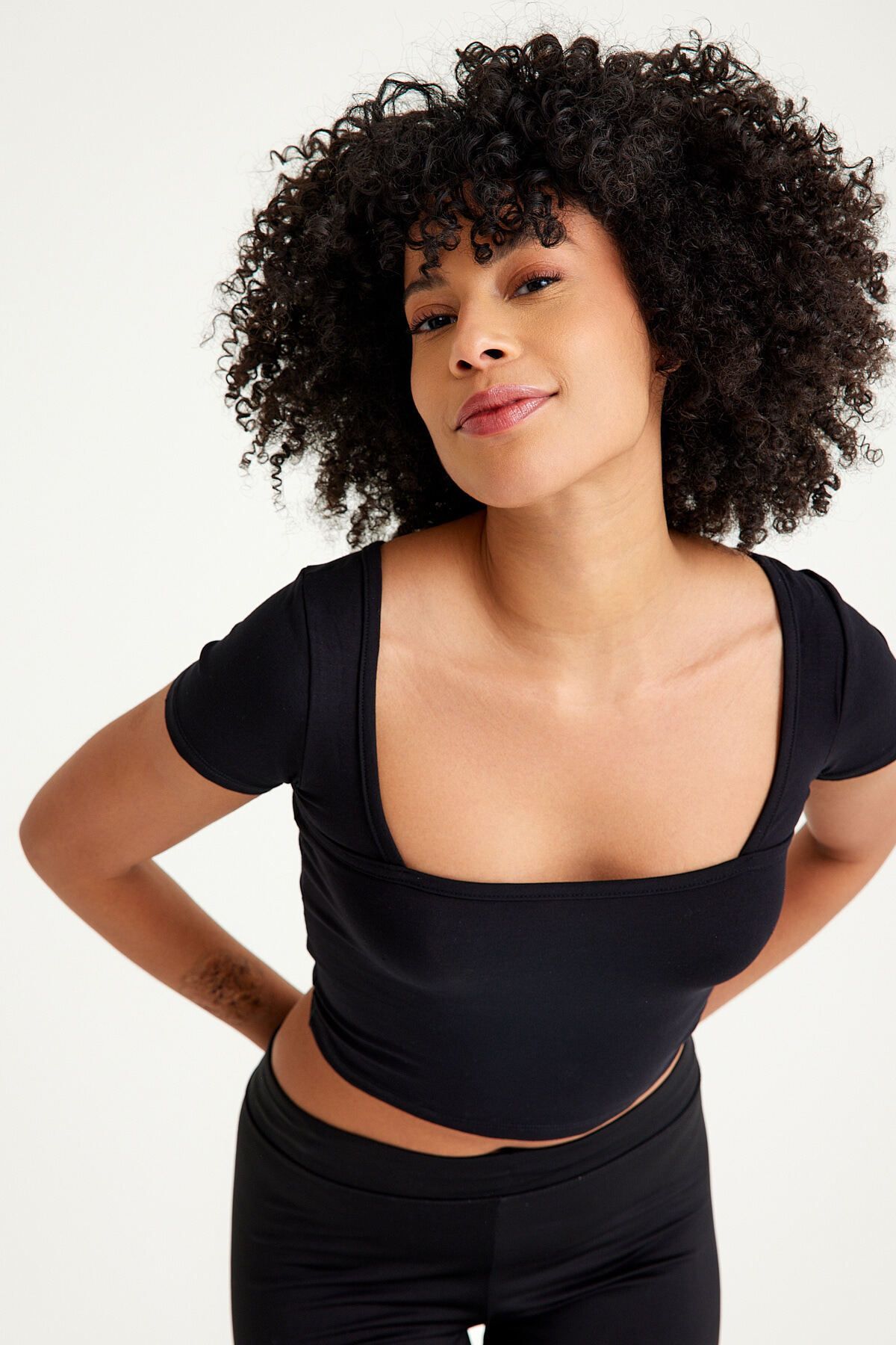 Mh Siyah Kare Yaka Crop