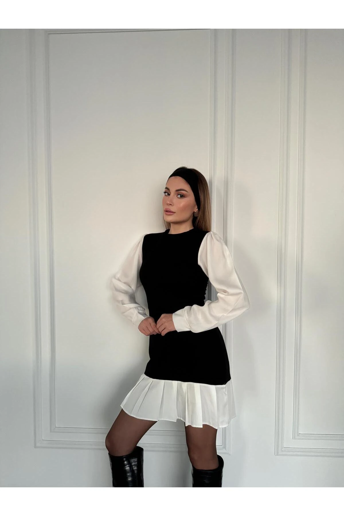 SİYAH PİLELİ MİNİ ELBİSE