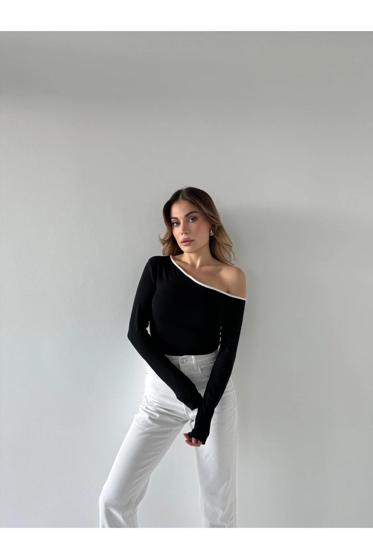BİYELİ TEK OMUZ PENYE BLUZ