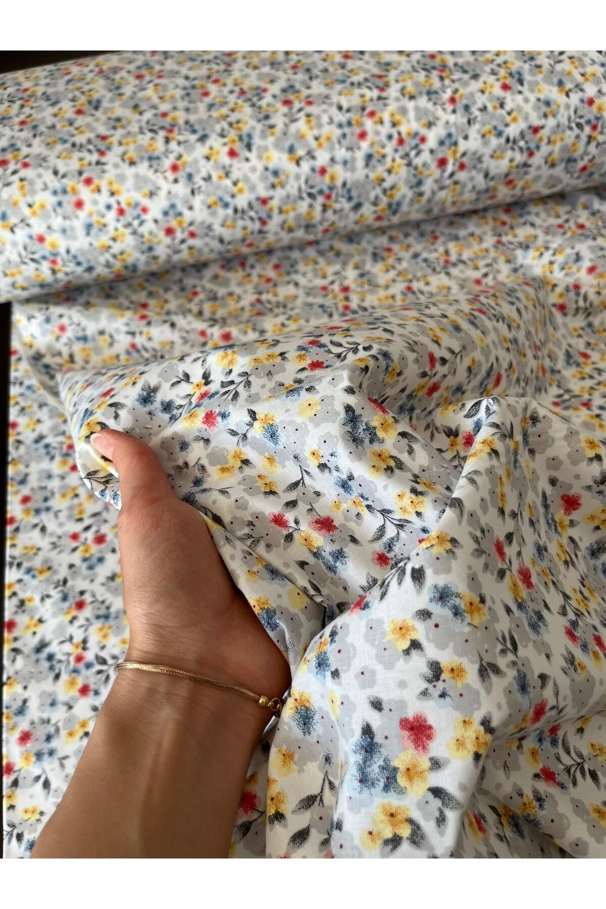 Gri Çiçek Desenli Poplin Kumaş - Gri - 100 x 240
