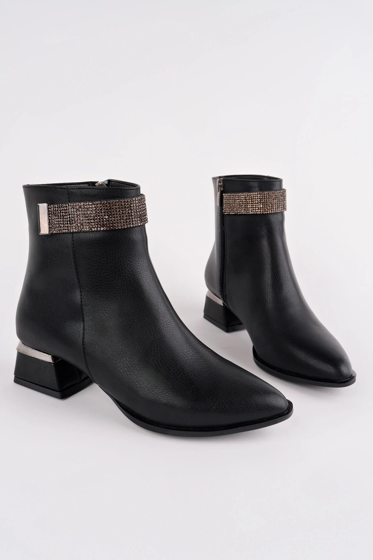 BLN-705 Taş Detaylı Alçak Topuk Bot - SİYAH