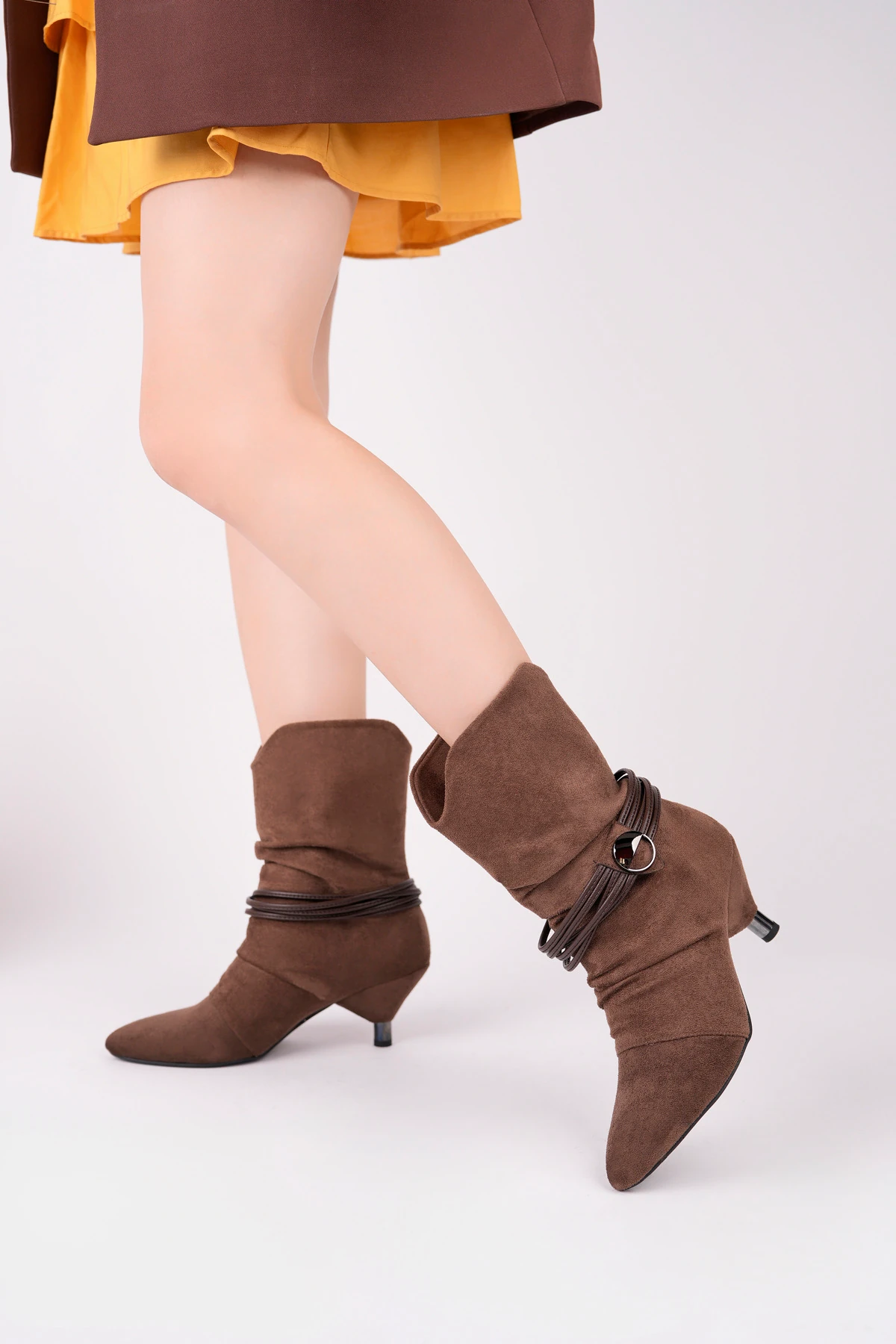 CNG-223 Tokalı Topuklu Kısa Çizme