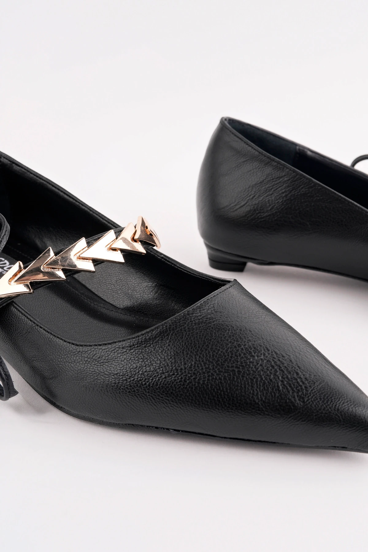 ROSE-210 Fiyonk Detaylı Kemerli Babet - SİYAH