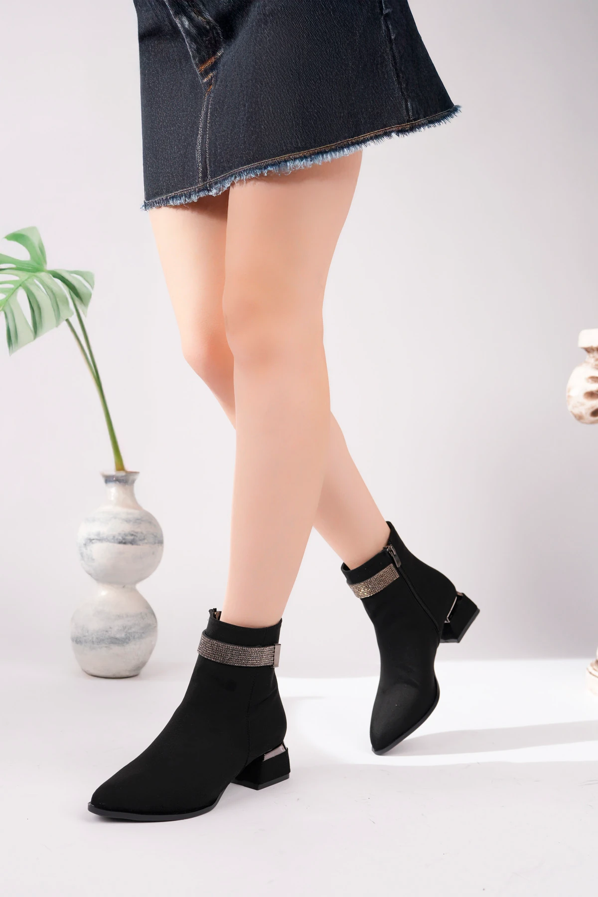 BLN-705 Taş Detaylı Alçak Topuk Bot - SİYAH SÜET
