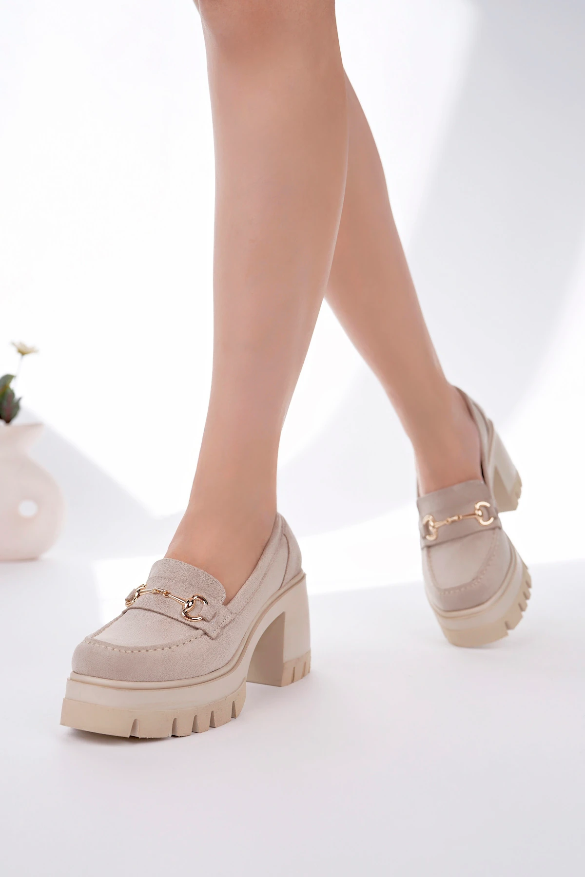 BLN-403 Kalın Topuk Toka Detaylı Loafer - BEJ SÜET