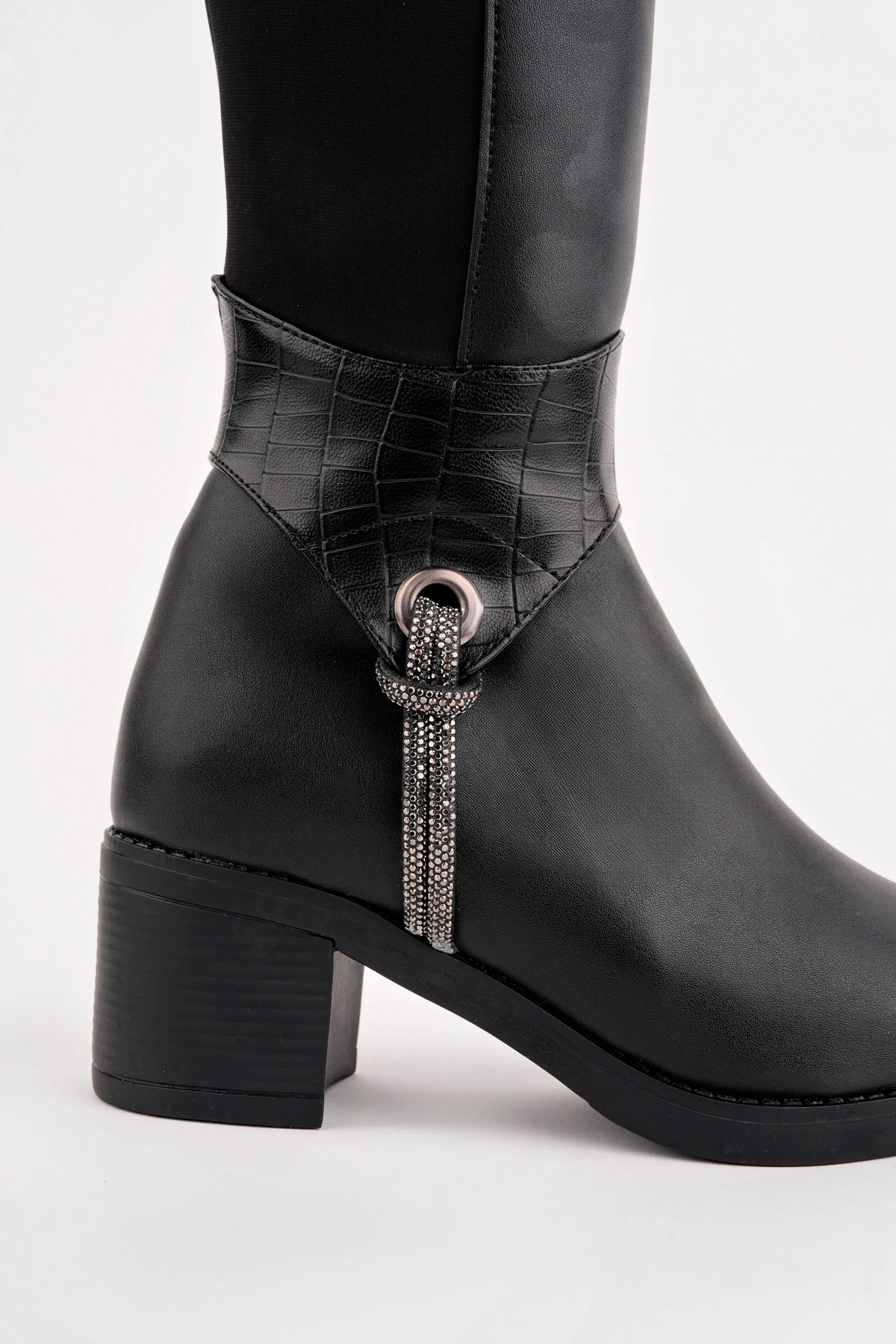 BLN-711 Kalın Topuk Taş Detaylı Çizme