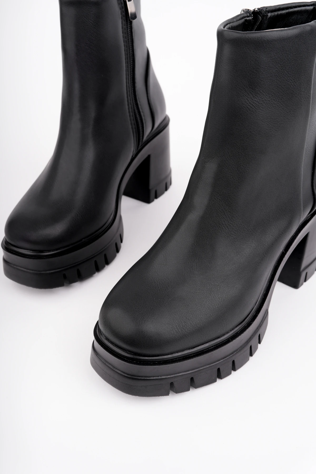 KCL-902 Kalın Topuk Fermuarlı Bot