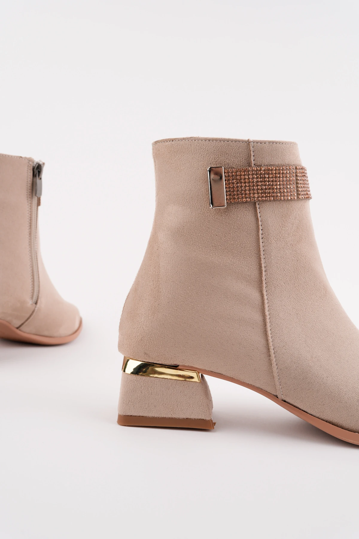 BLN-705 Taş Detaylı Alçak Topuk Bot - BEJ SÜET