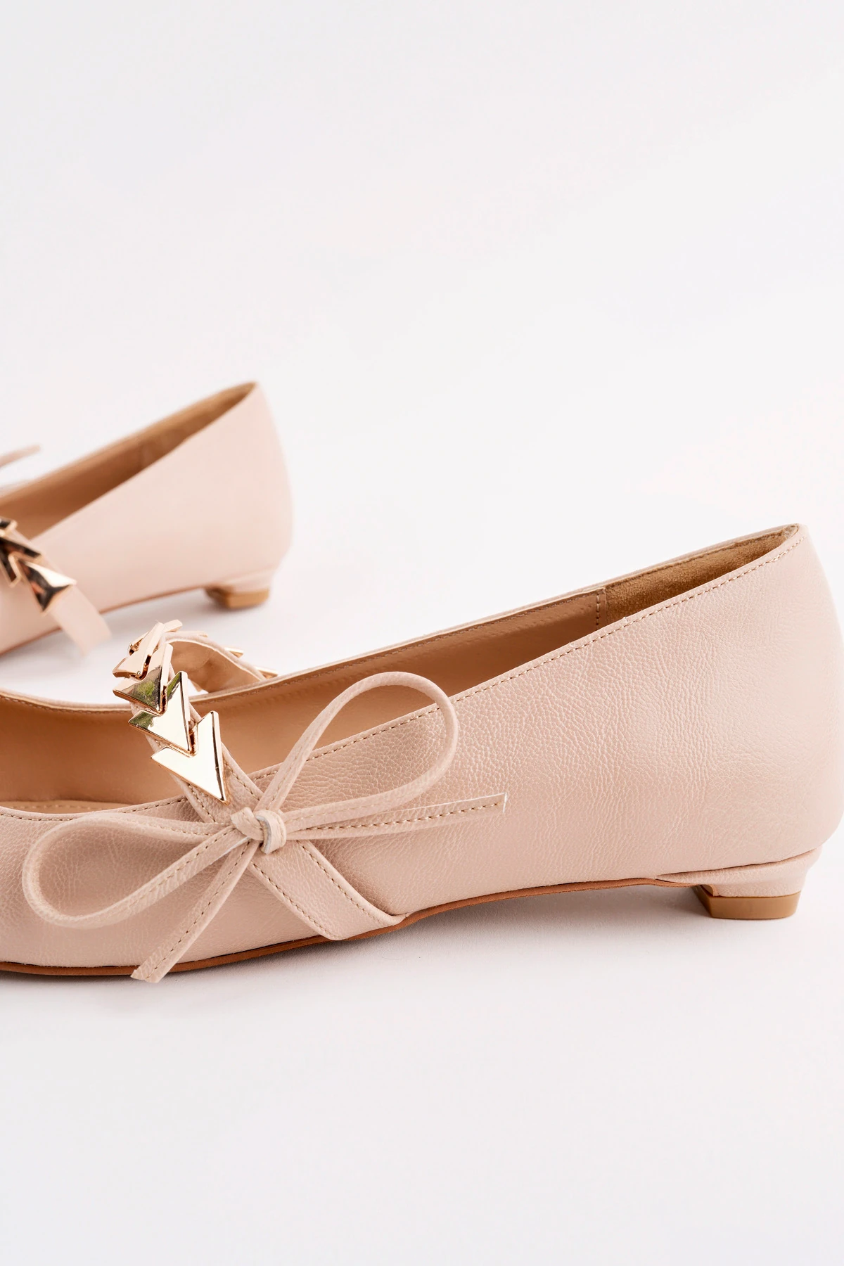 ROSE-210 Fiyonk Detaylı Kemerli Babet - BEJ