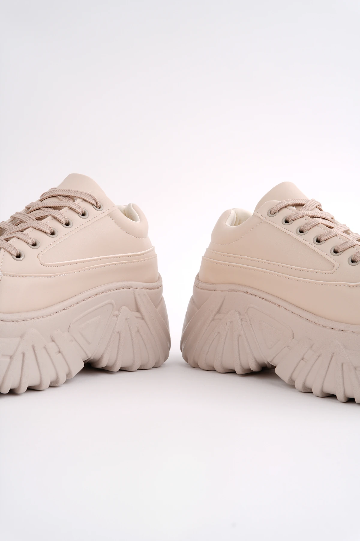 KCL-151 Kalın Tabanlı Bağlı Spor