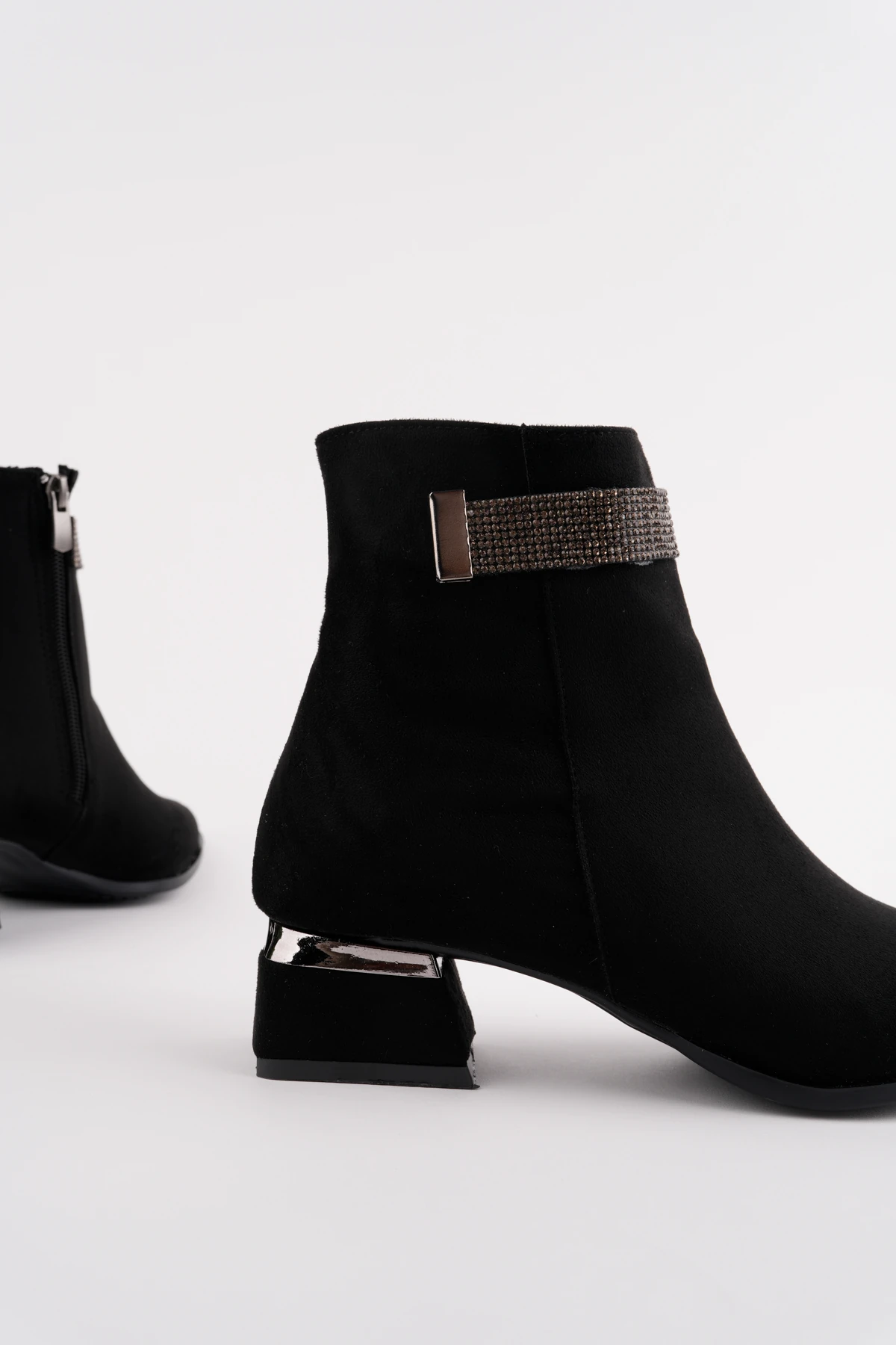 BLN-705 Taş Detaylı Alçak Topuk Bot - SİYAH SÜET