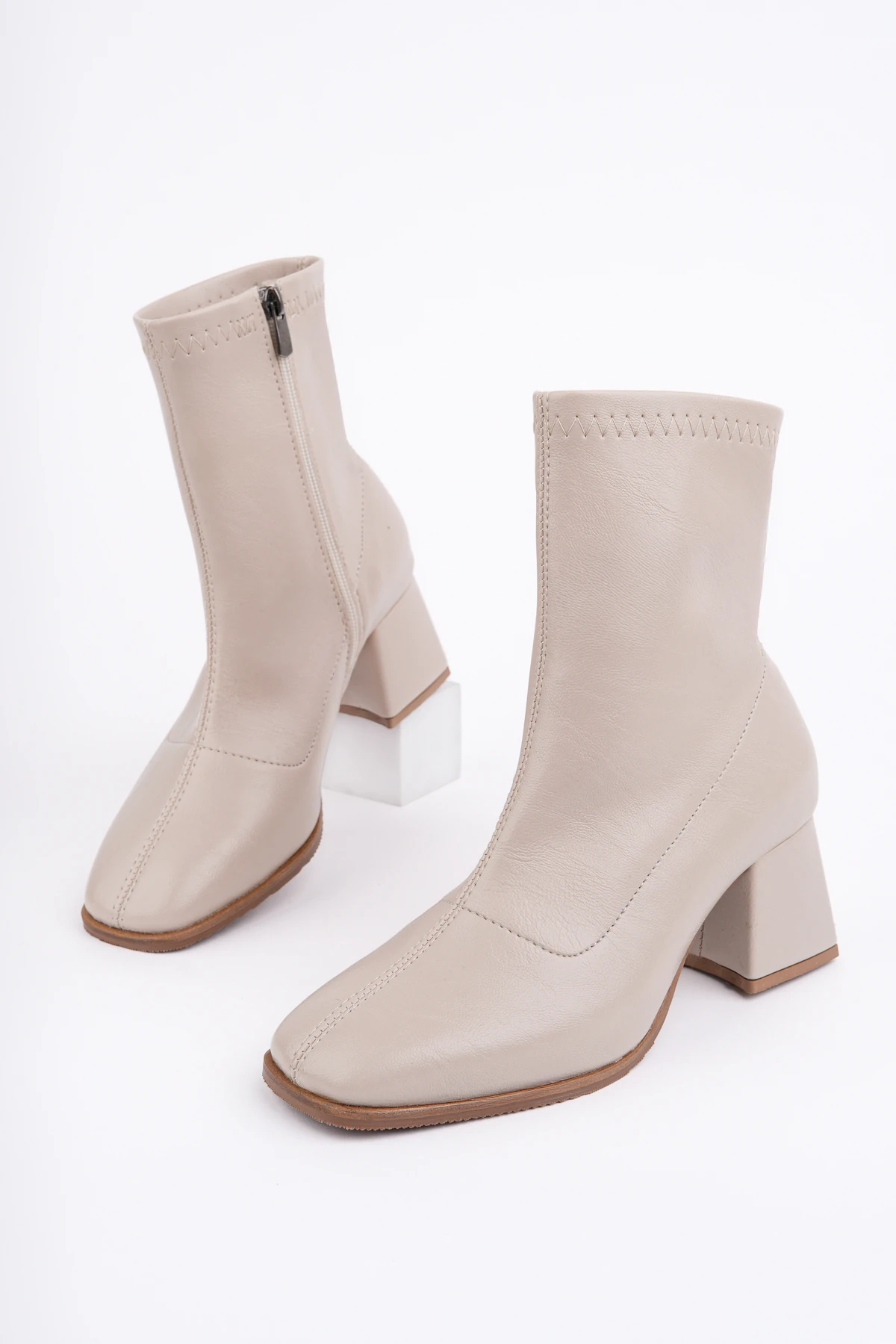 CNG-2001 Kalın Topuklu Streç Bot