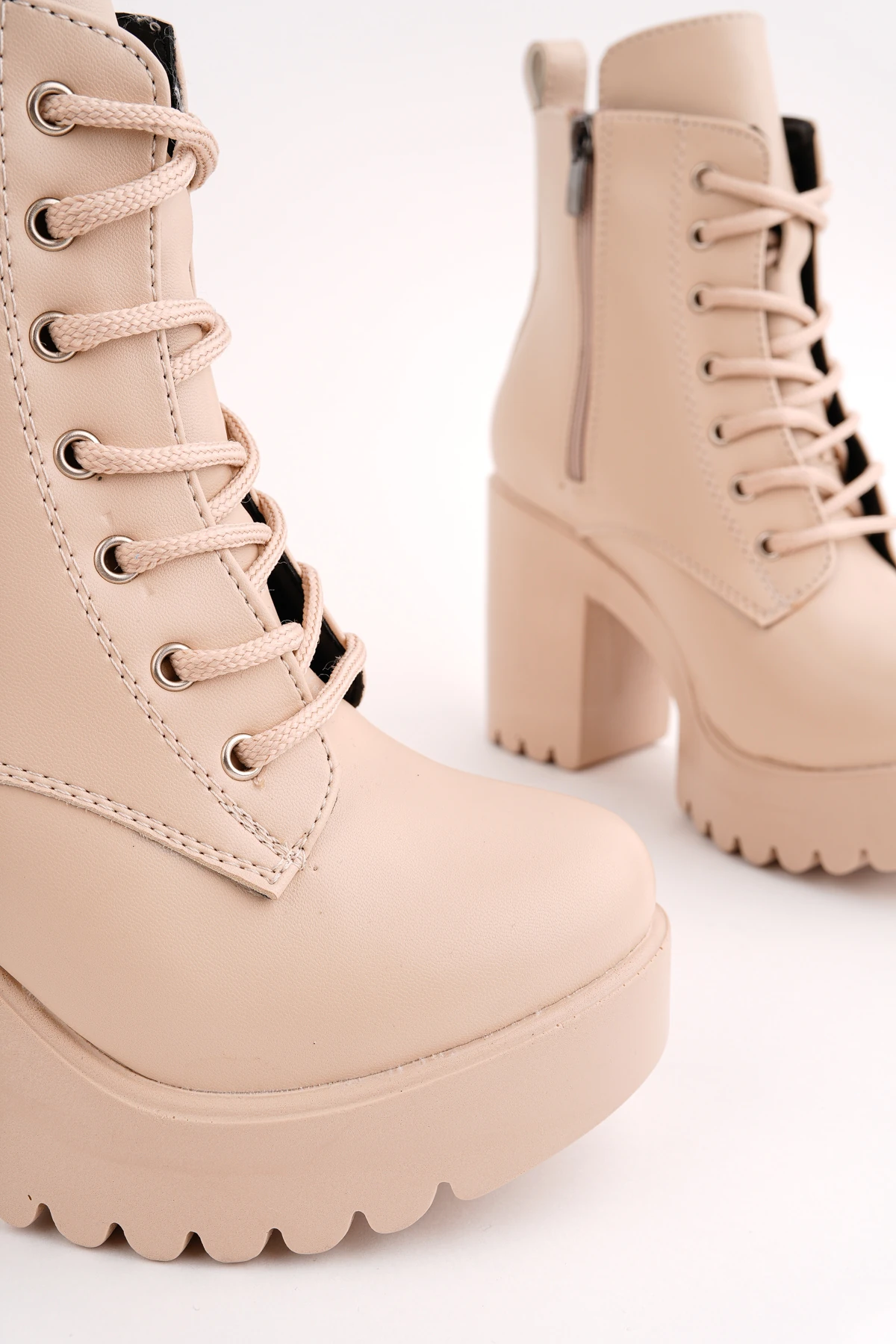 Efsane 546 Bağcıklı Bot