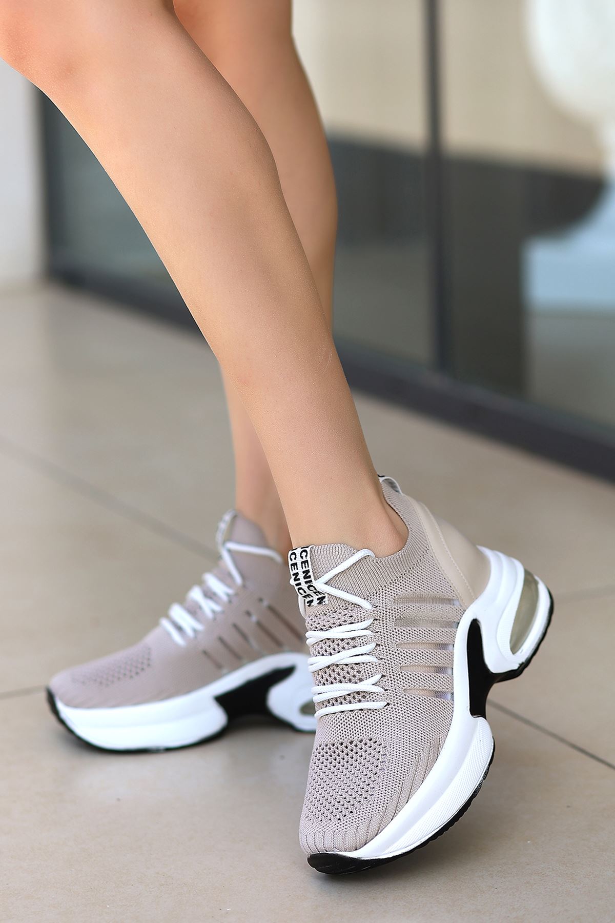 Frm-104 Air Tabanlı Bağcıklı Spor