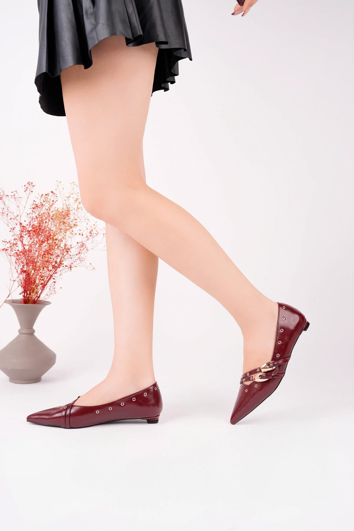 ROSE-215 Zımba Detaylı Kemerli Babet - BORDO