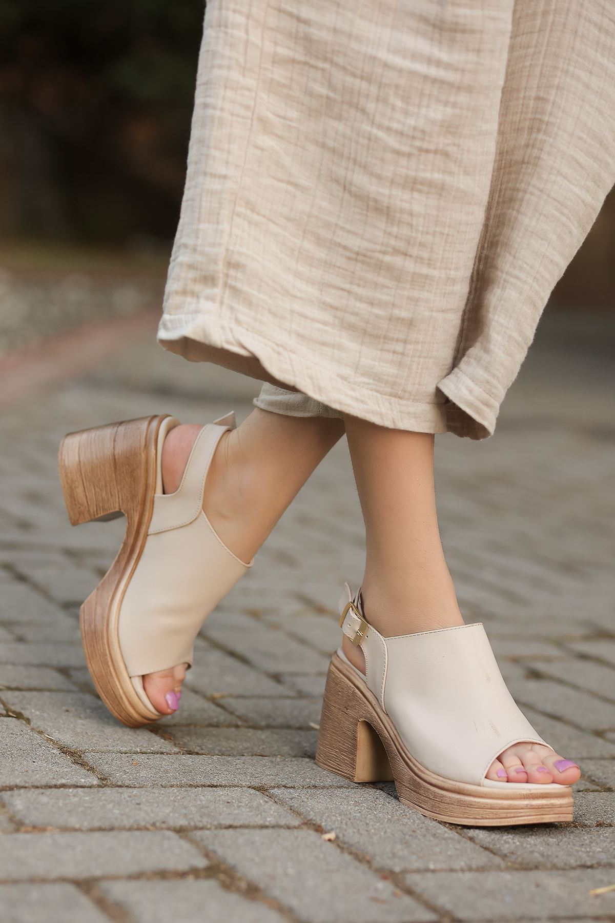 TRN-101 Topuklu Çapraz Sandalet