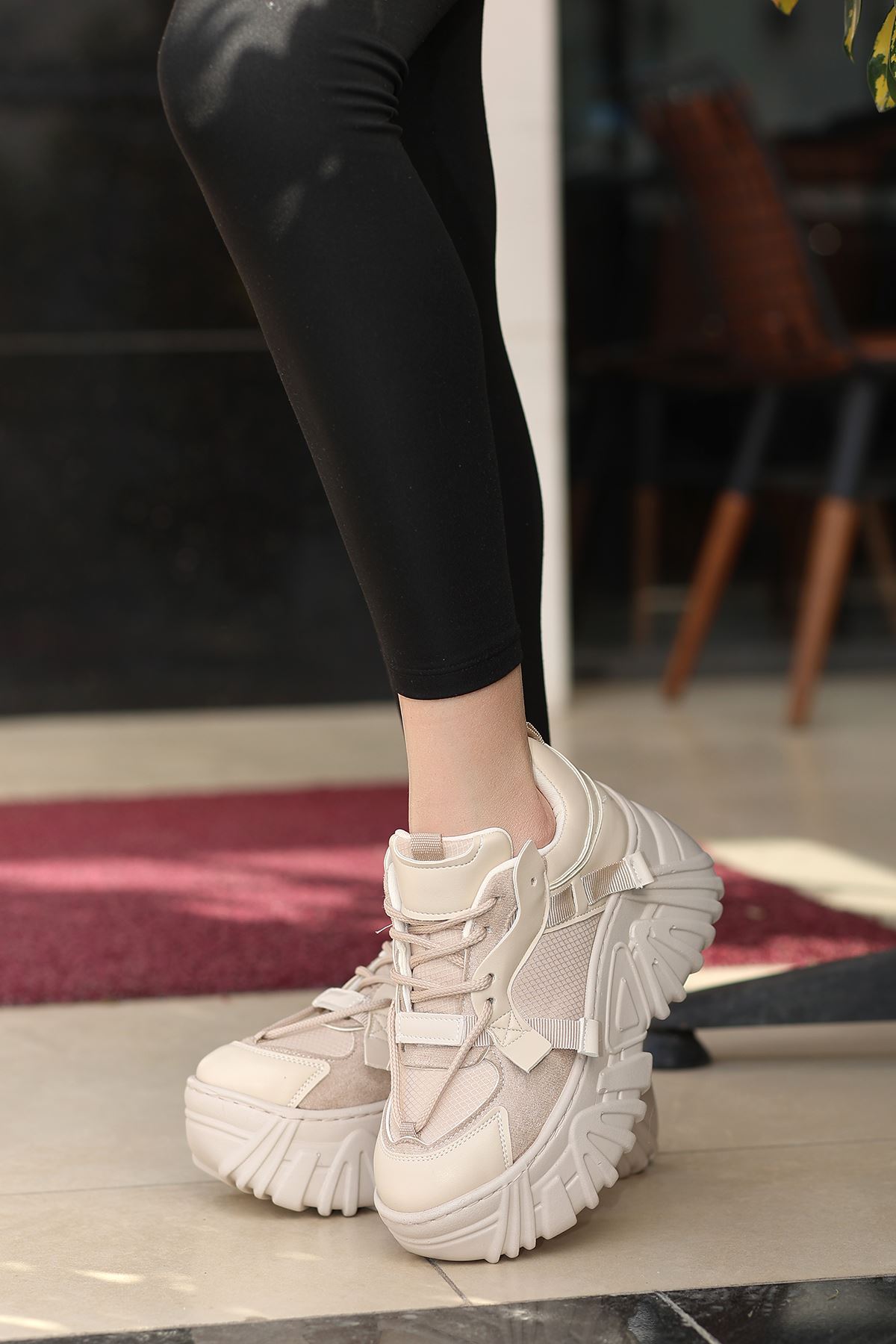 Anna Kalın Tabanlı Anorak Spor