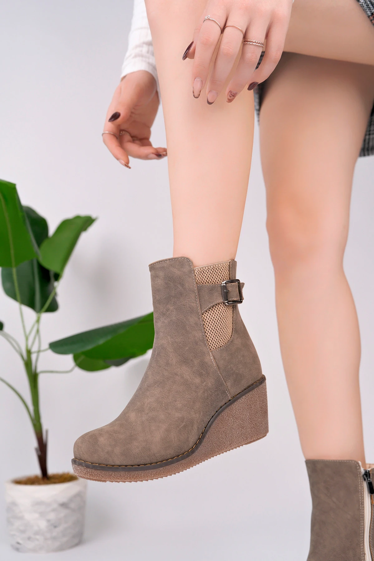 KCL-DL02 Dolgu Topuklu Kemerli Bot