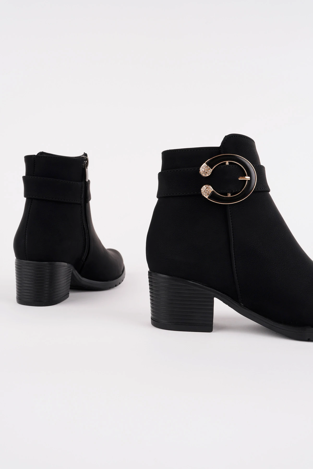 BLN-231 Kalın Topuk Kemer Detaylı Bot - SİYAH MAT DERİ