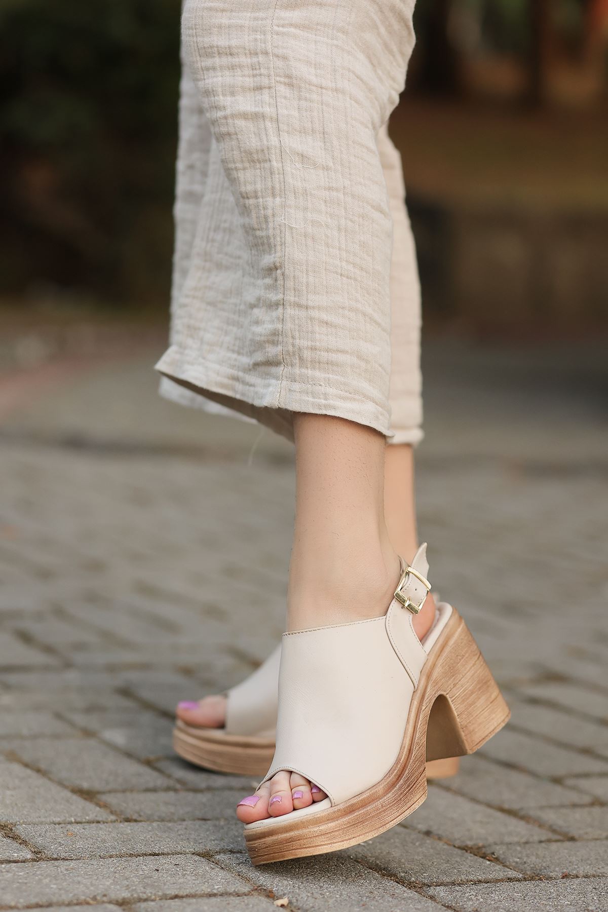 TRN-101 Topuklu Çapraz Sandalet