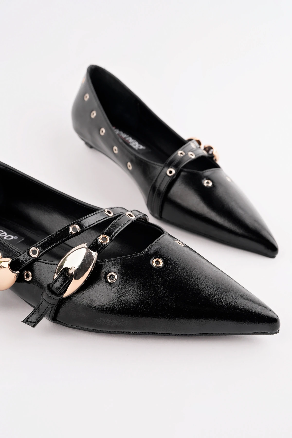 ROSE-215 Zımba Detaylı Kemerli Babet - SİYAH