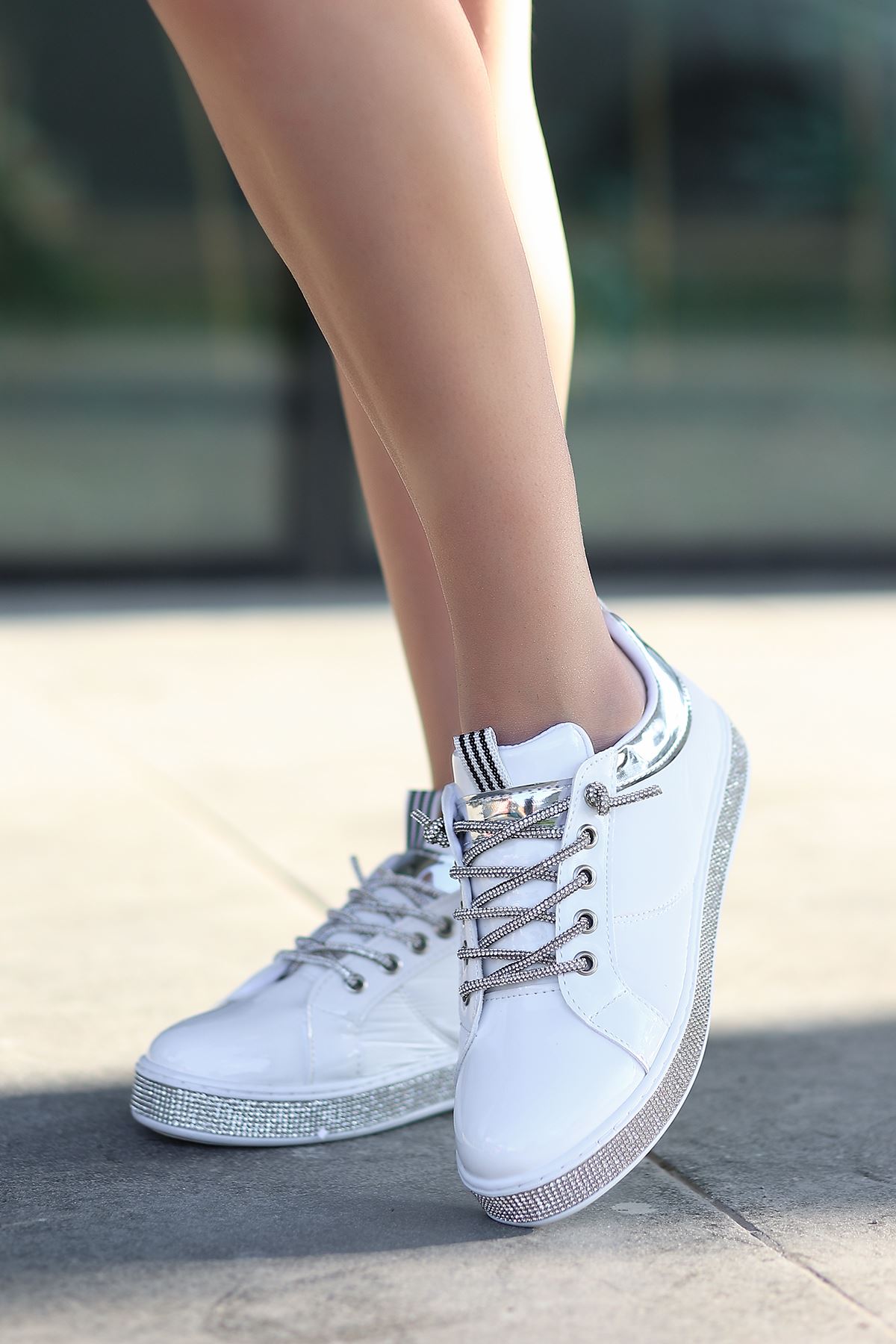 Pello Düz Tabanlı Taşlı Spor