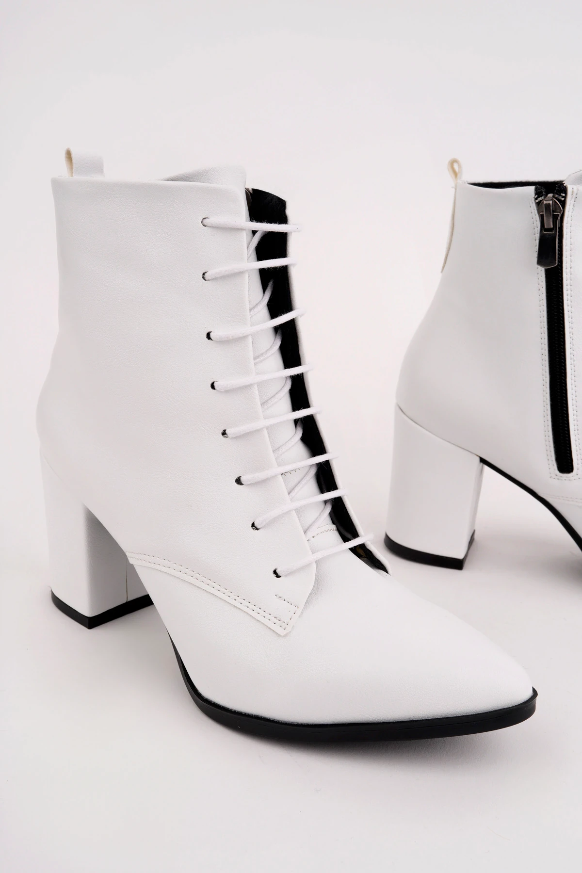 Kafka Bağlı Topuklu Bot