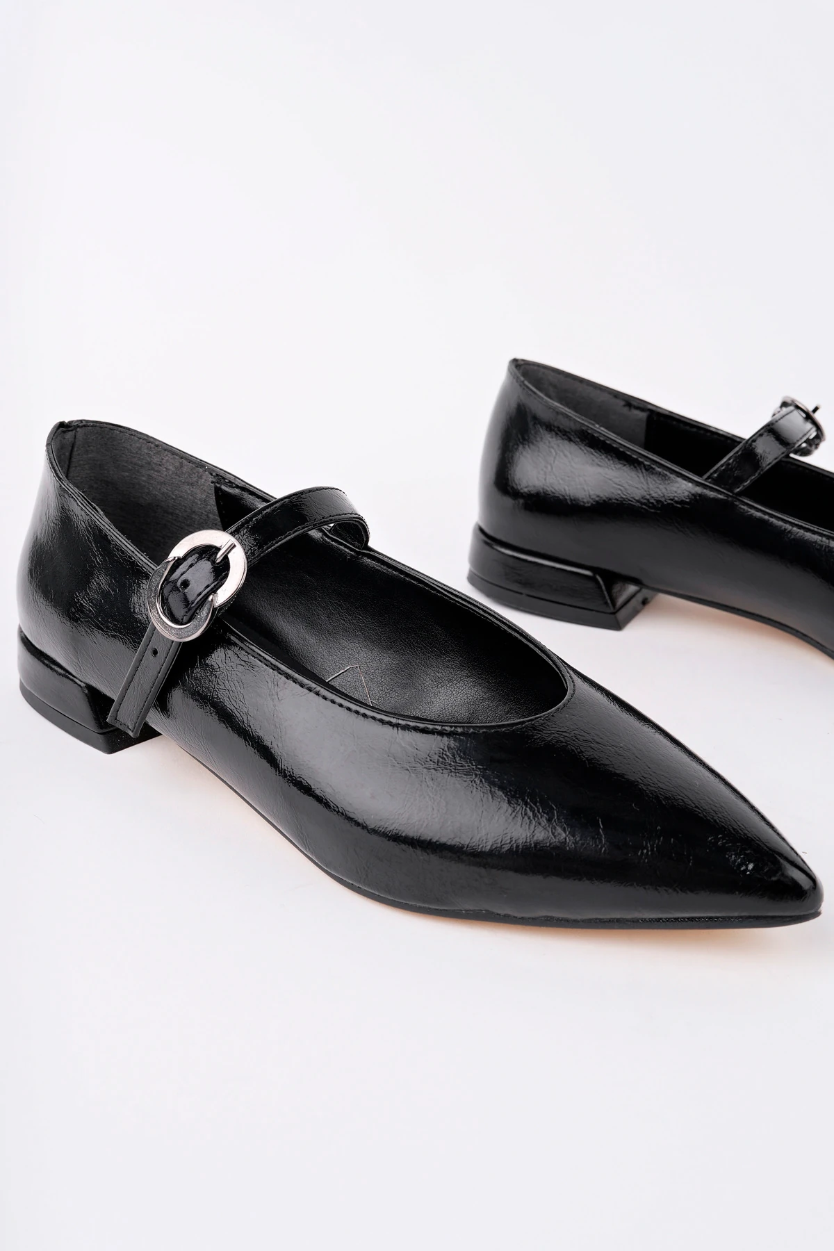 CNG-A2 Kemerli Sivri Burun Babet - SİYAH RUGAN