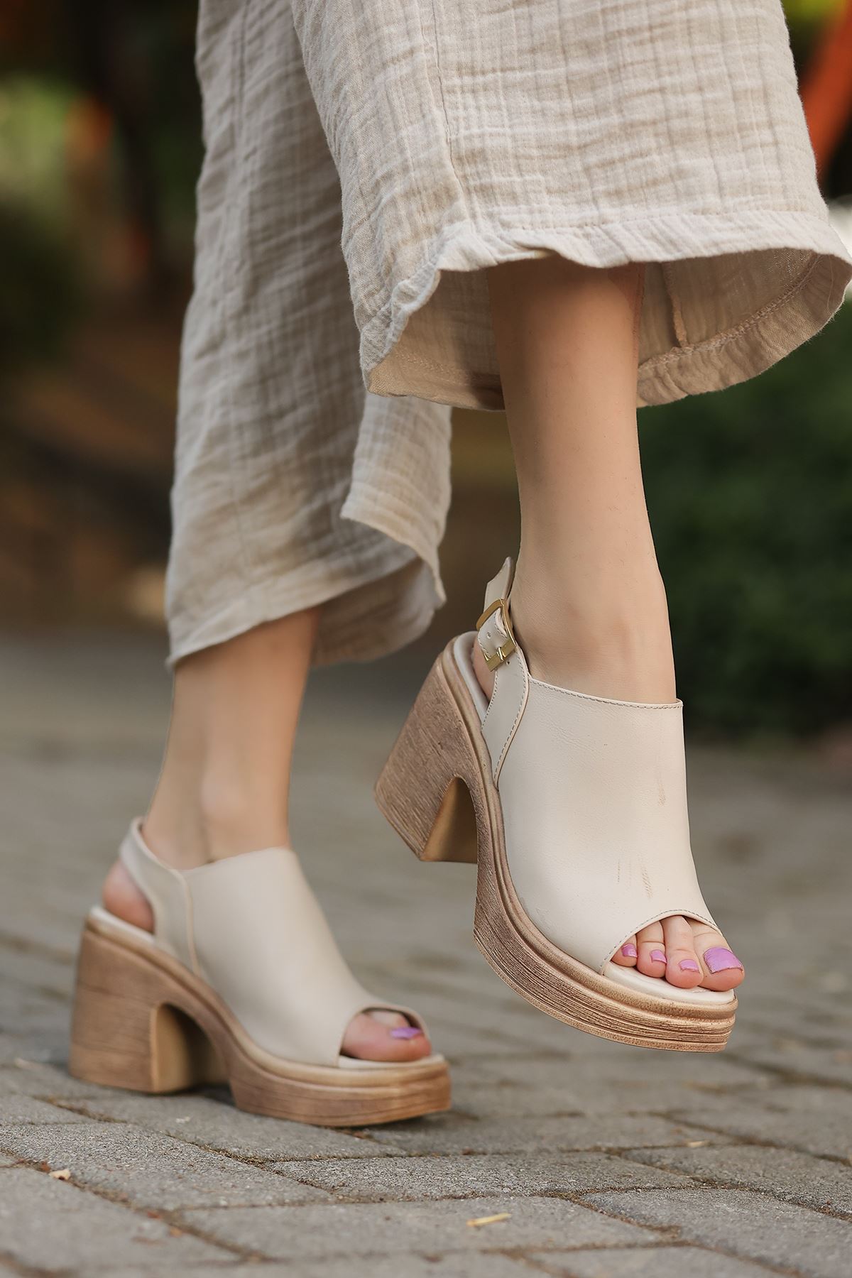 TRN-101 Topuklu Çapraz Sandalet