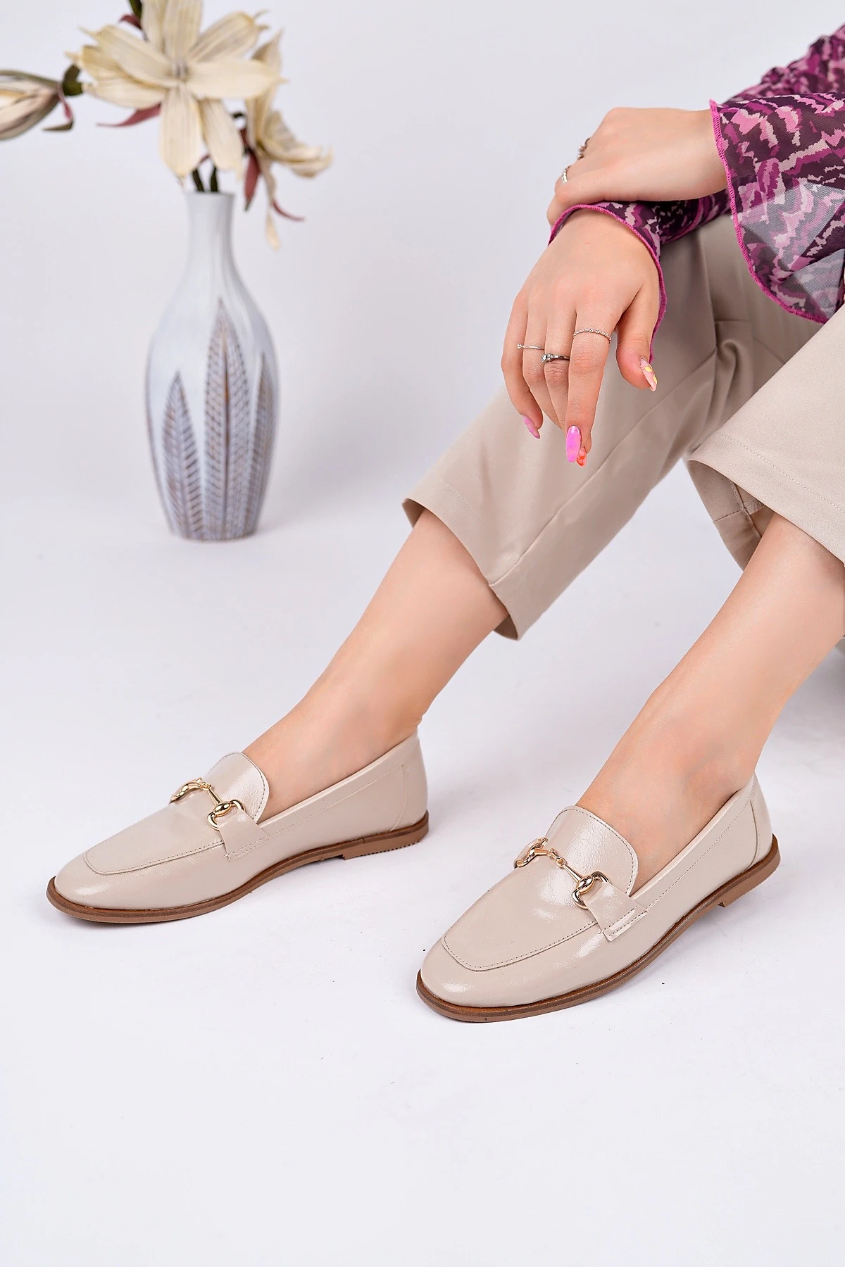 CNG-A3 Düz Taban Tokalı Babet - BEJ RUGAN