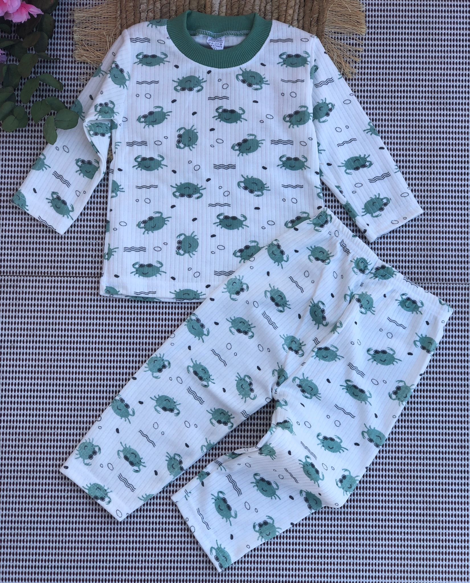 Özlem Desenli Pijama Takımı - Yeşil Yengeç