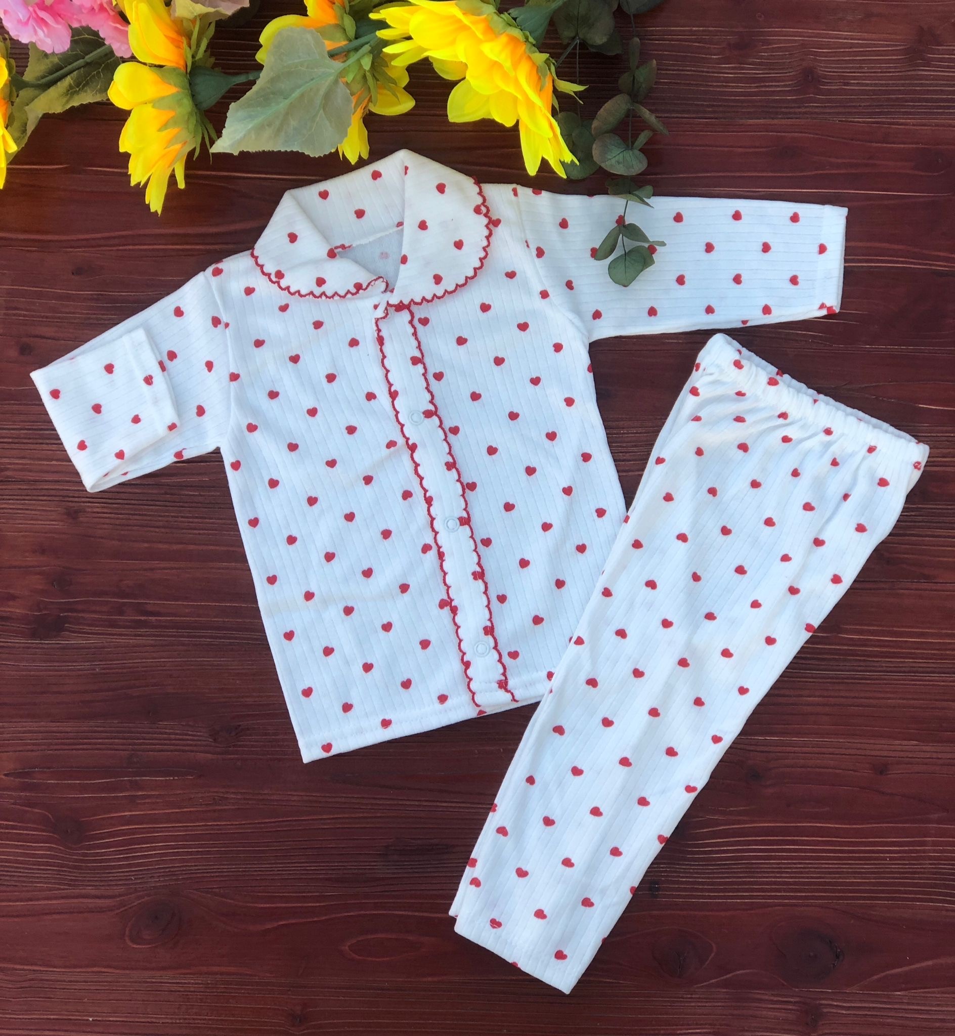Özlem Bebe Yakalı Kalp Baskılı Çıtçıtlı Pijama Takımı