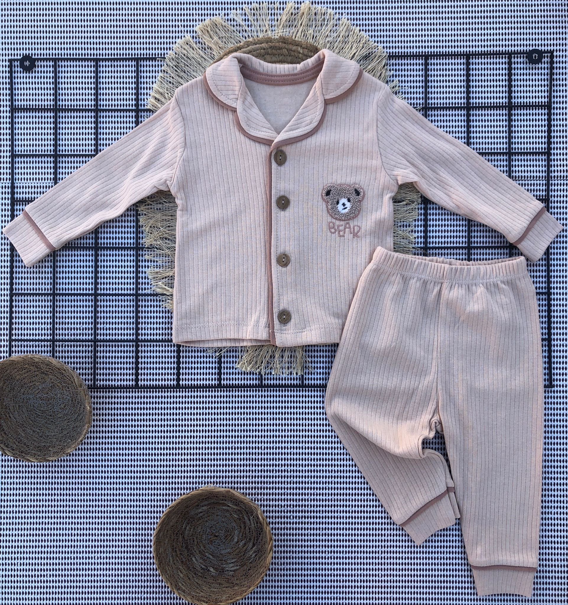 Dolaş Kids  Bear Ayı Süzene Nakışlı Yakalı Erkek Bebek Pijama Takımı - Bej