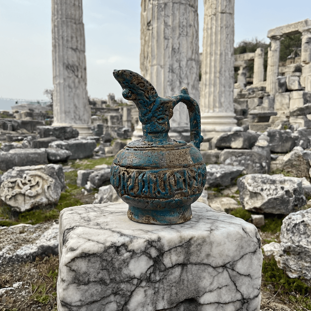 KYBA Siruna – Kabartmalı Antik Formda El Yapımı Seramik Obje