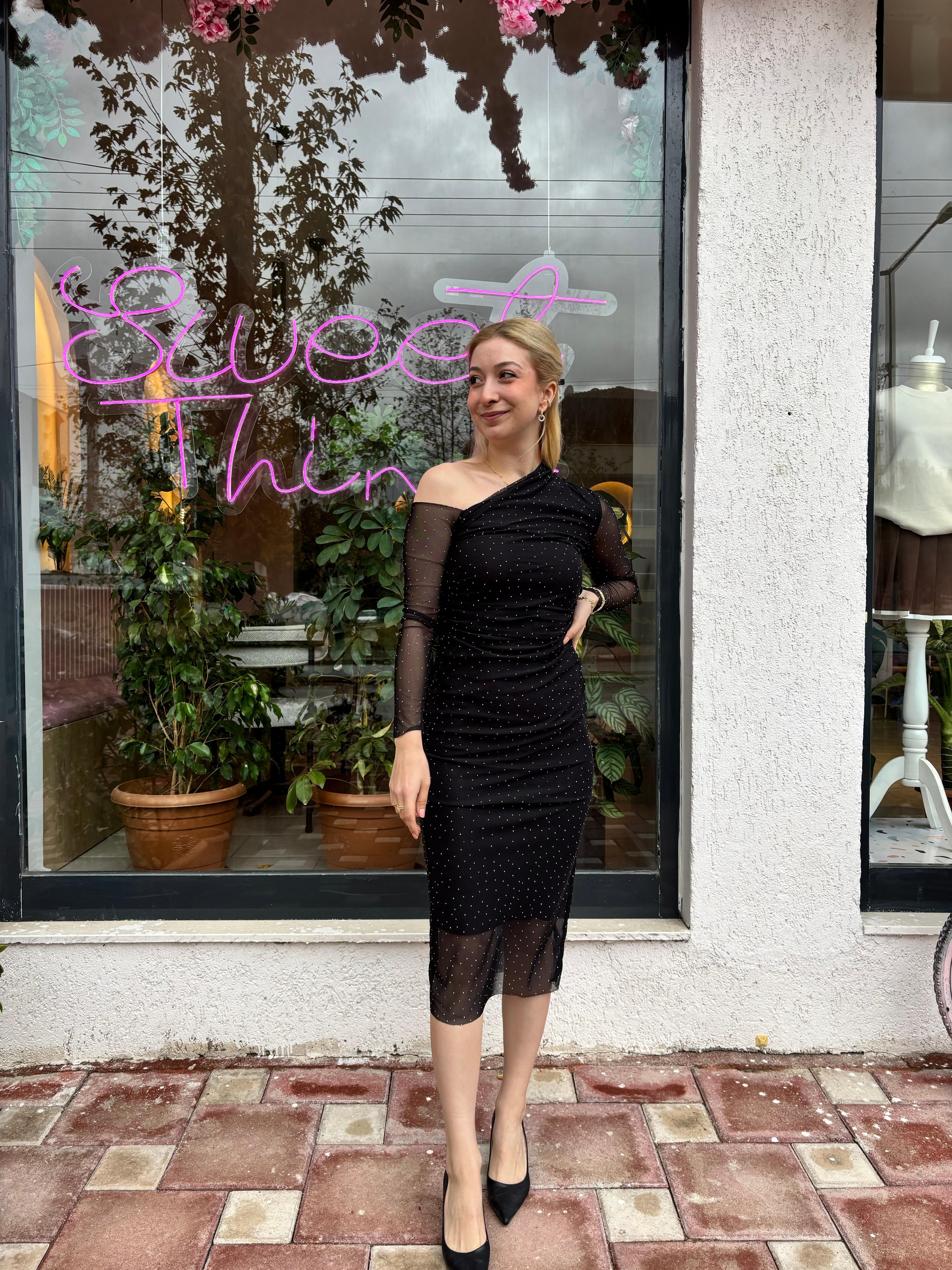 Taşlı Düşük Kol Elbise