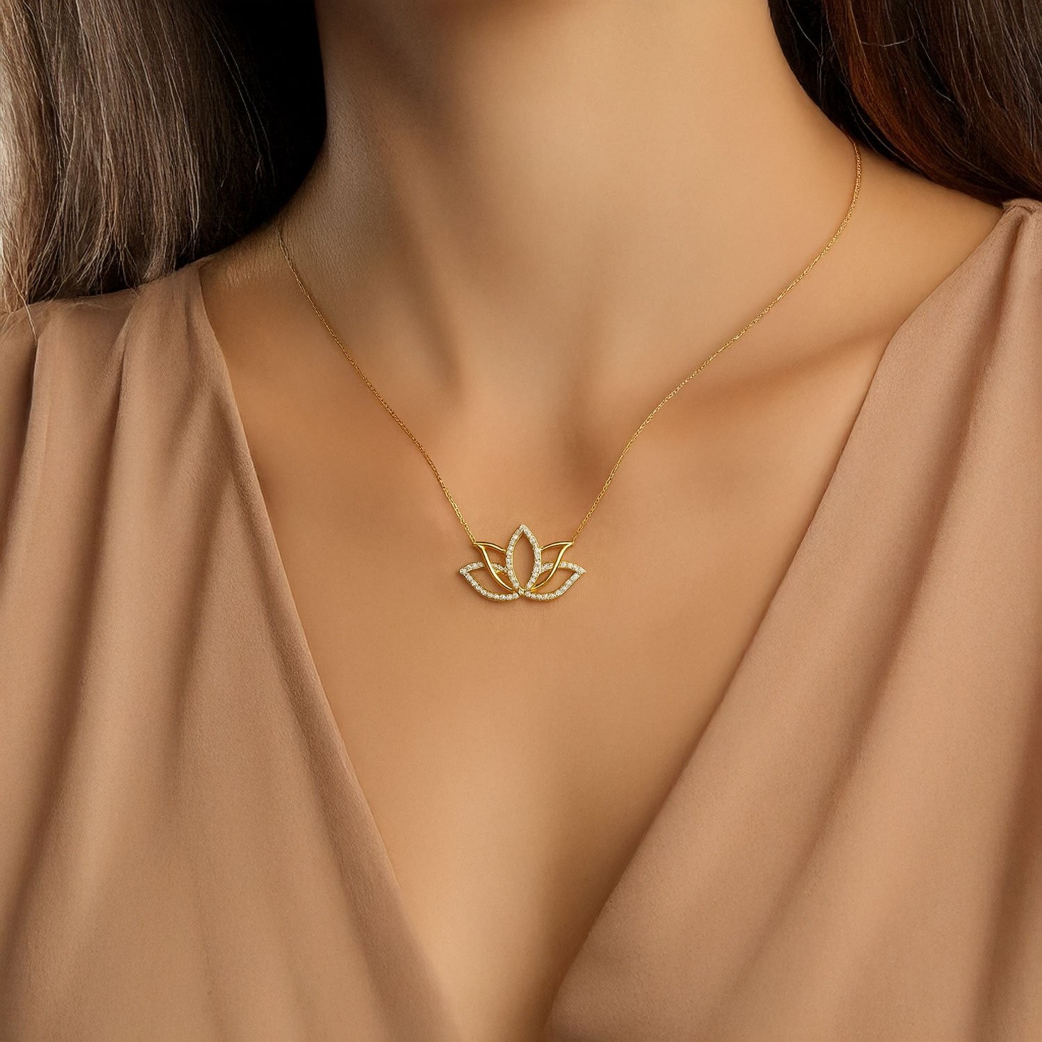 Işıklı Kutuda Taşlı Lotus Çiçeği Altın Kaplama Gümüş Kolye
